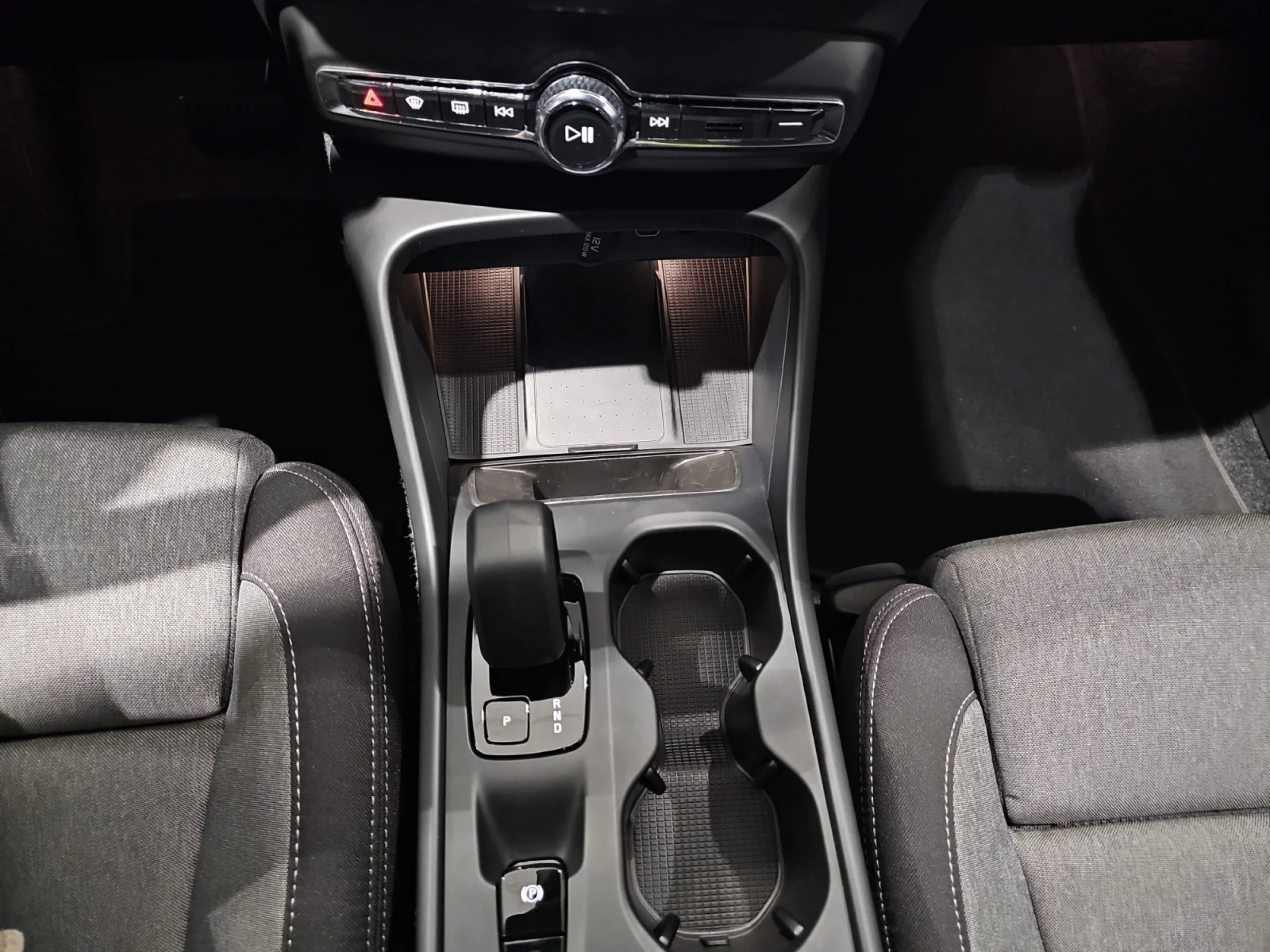 VOLVO XC40 2.0 B3 G CORE AUTO - Foto 11