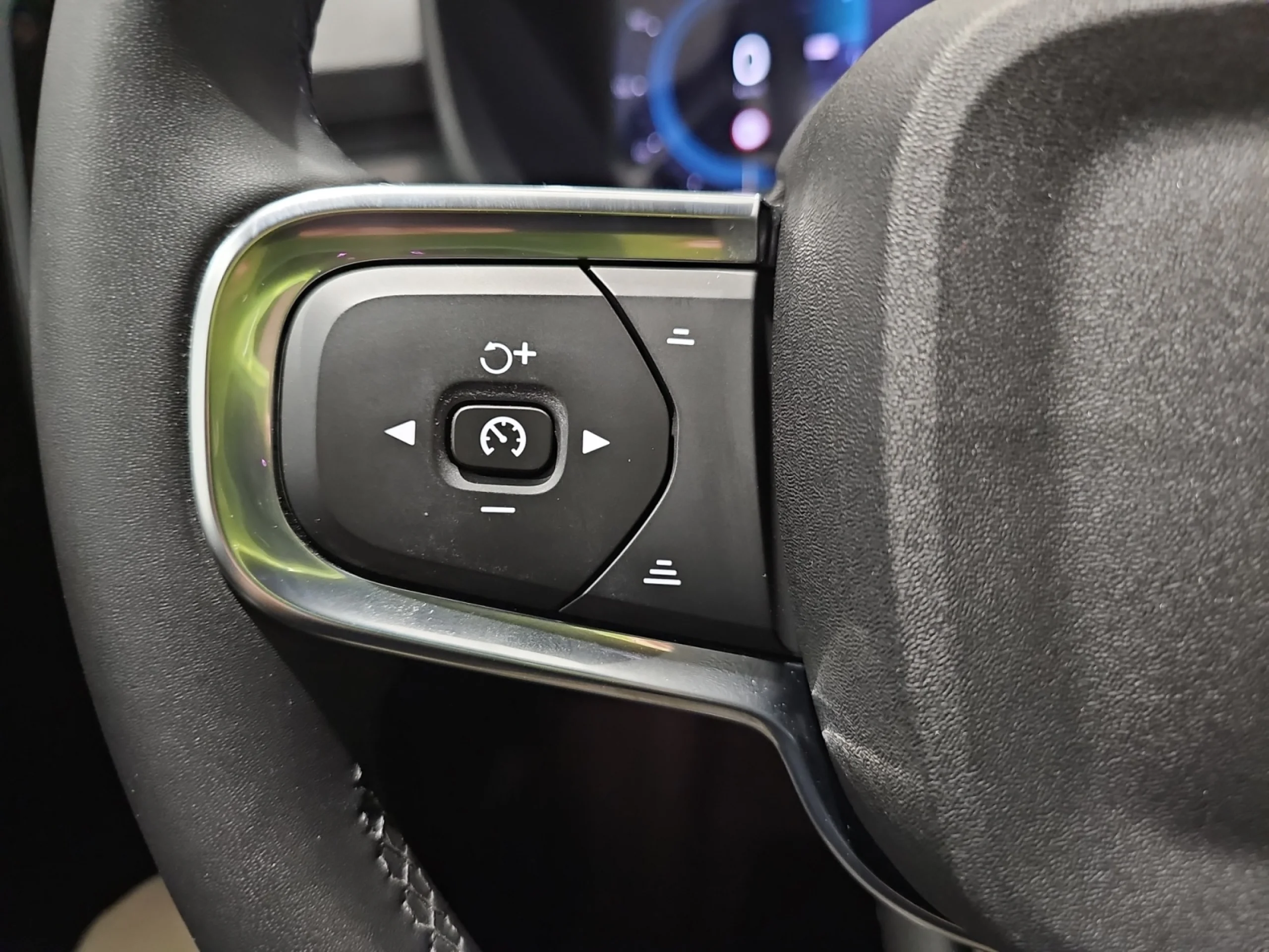 VOLVO XC40 2.0 B3 G CORE AUTO - Foto 12