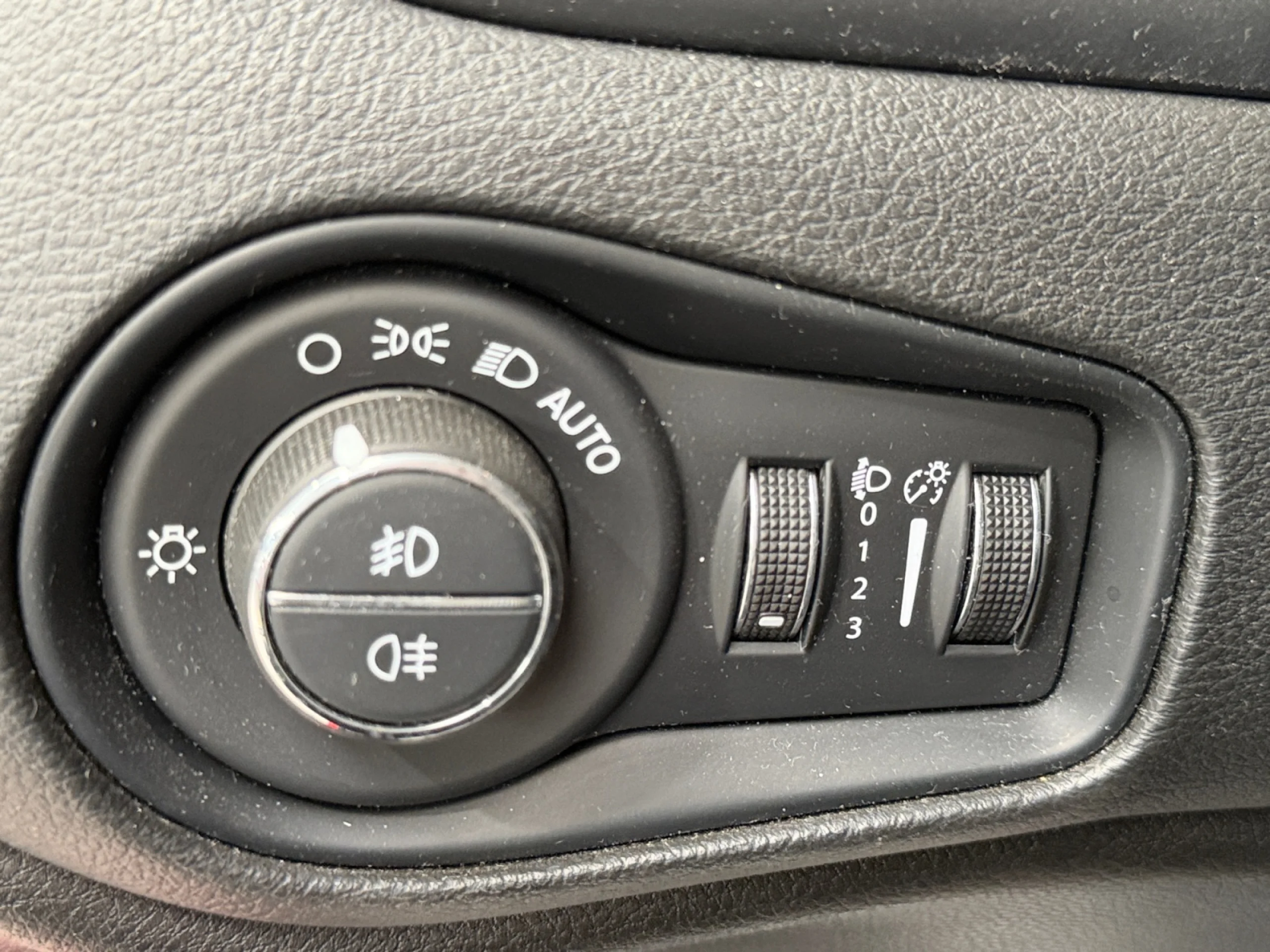 JEEP RENEGADE NIGHT EAGLE EHYBRID 1.5 96KW(130CV) ATX - Foto 13