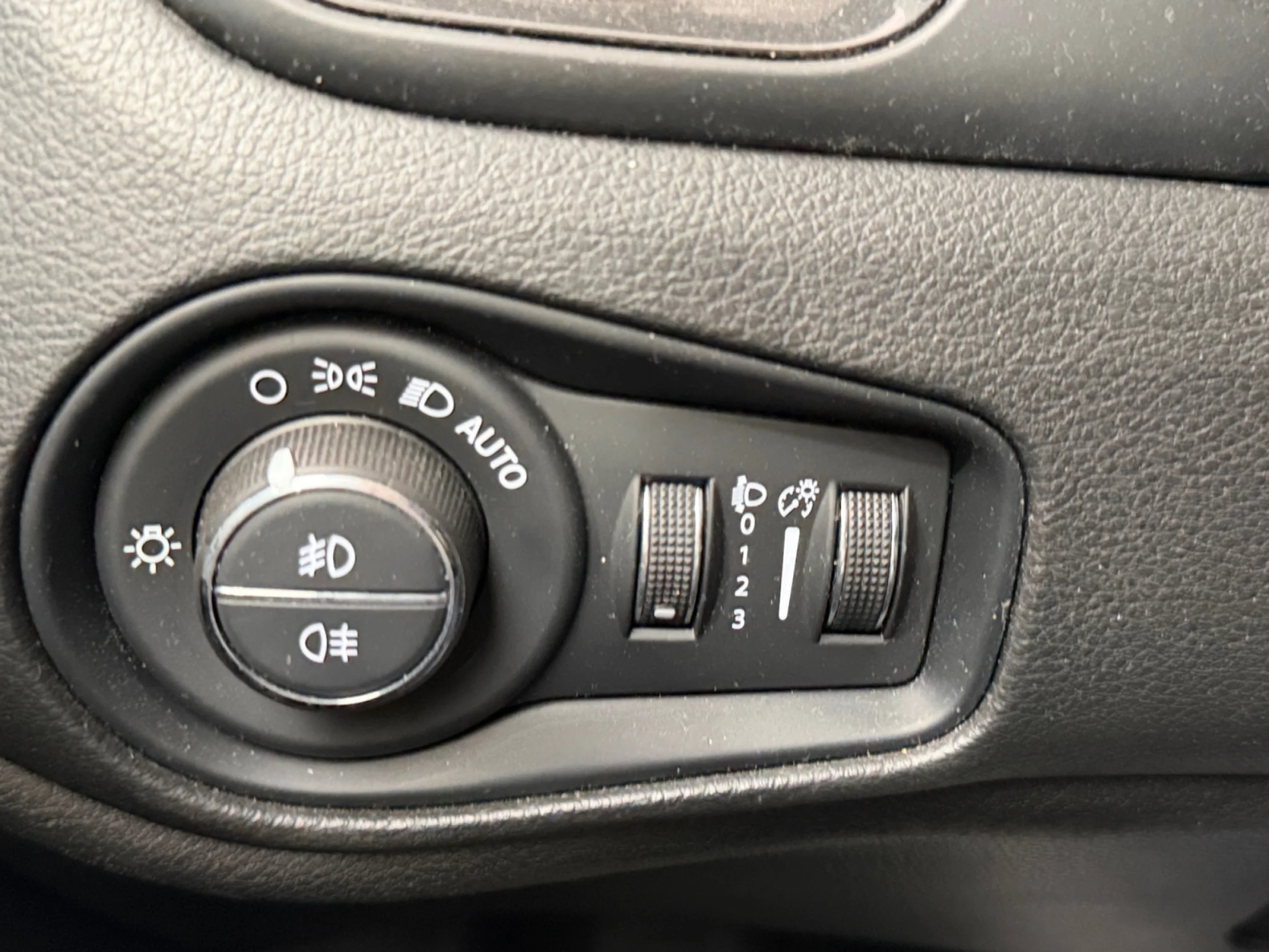 JEEP RENEGADE NIGHT EAGLE EHYBRID 1.5 96KW(130CV) ATX - Foto 27