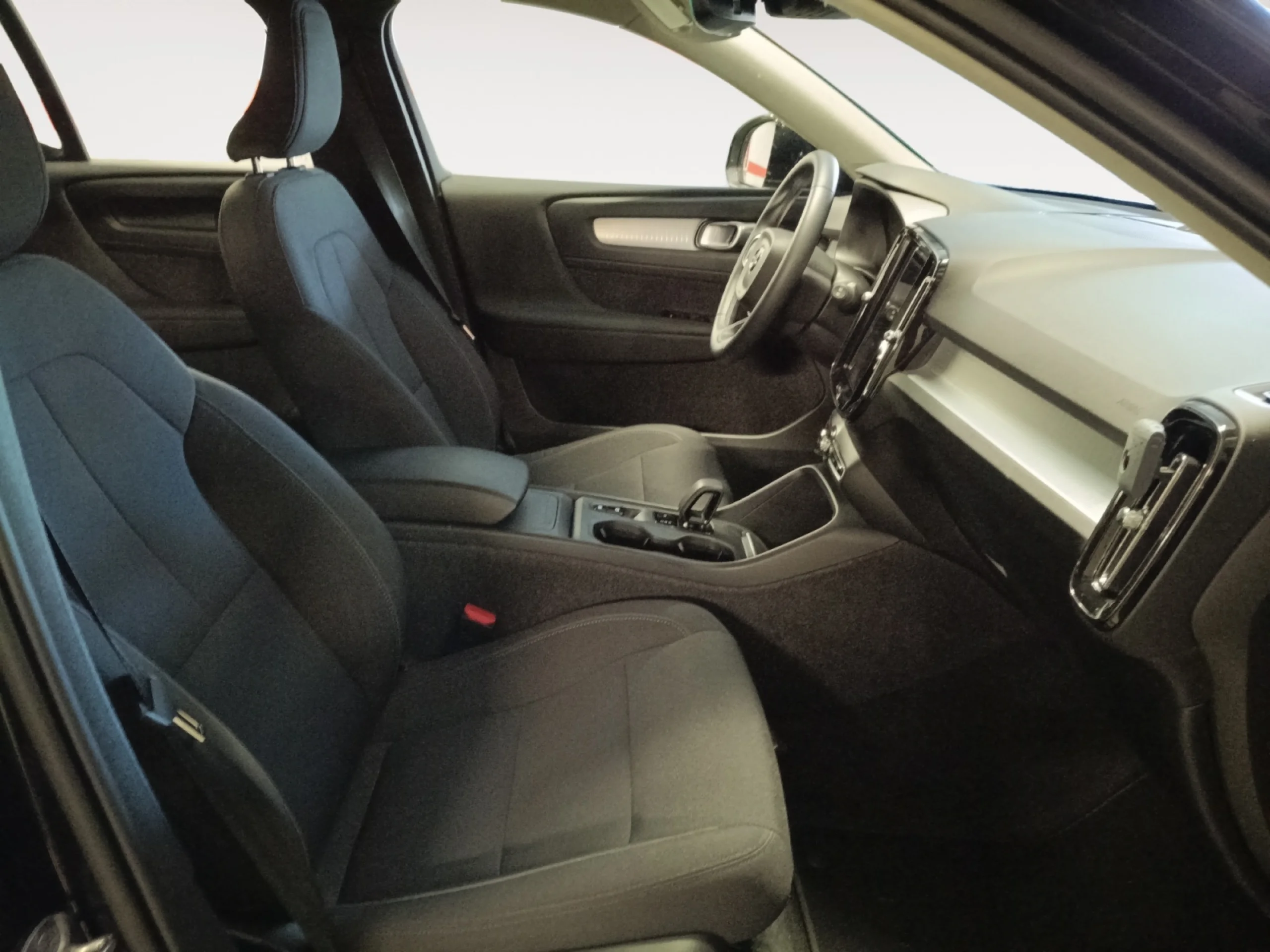 VOLVO XC40 2.0 B4 G AWD MOMENTUM PRO AUTO - Foto 5