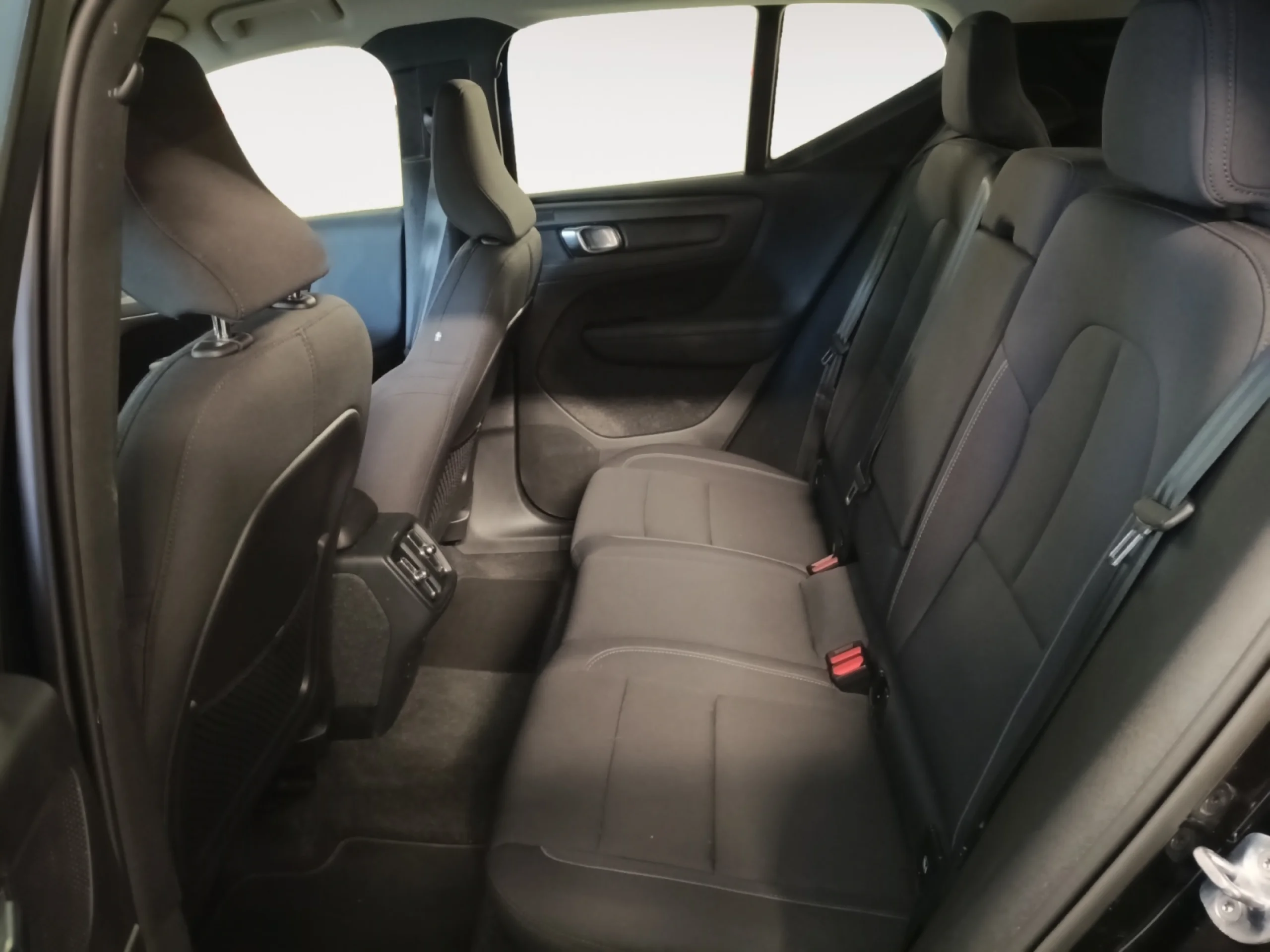 VOLVO XC40 2.0 B4 G AWD MOMENTUM PRO AUTO - Foto 6