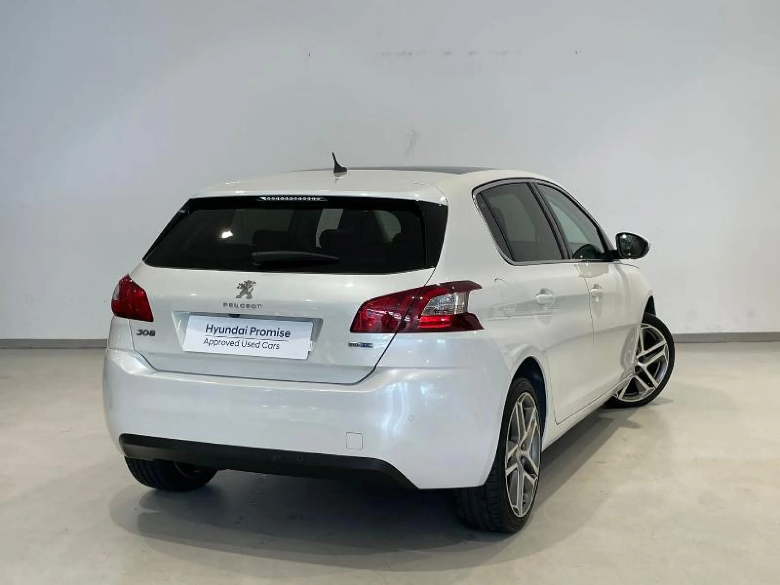 PEUGEOT 308 5P ALLURE 1.6 BLUEHDI 120 - Foto 2