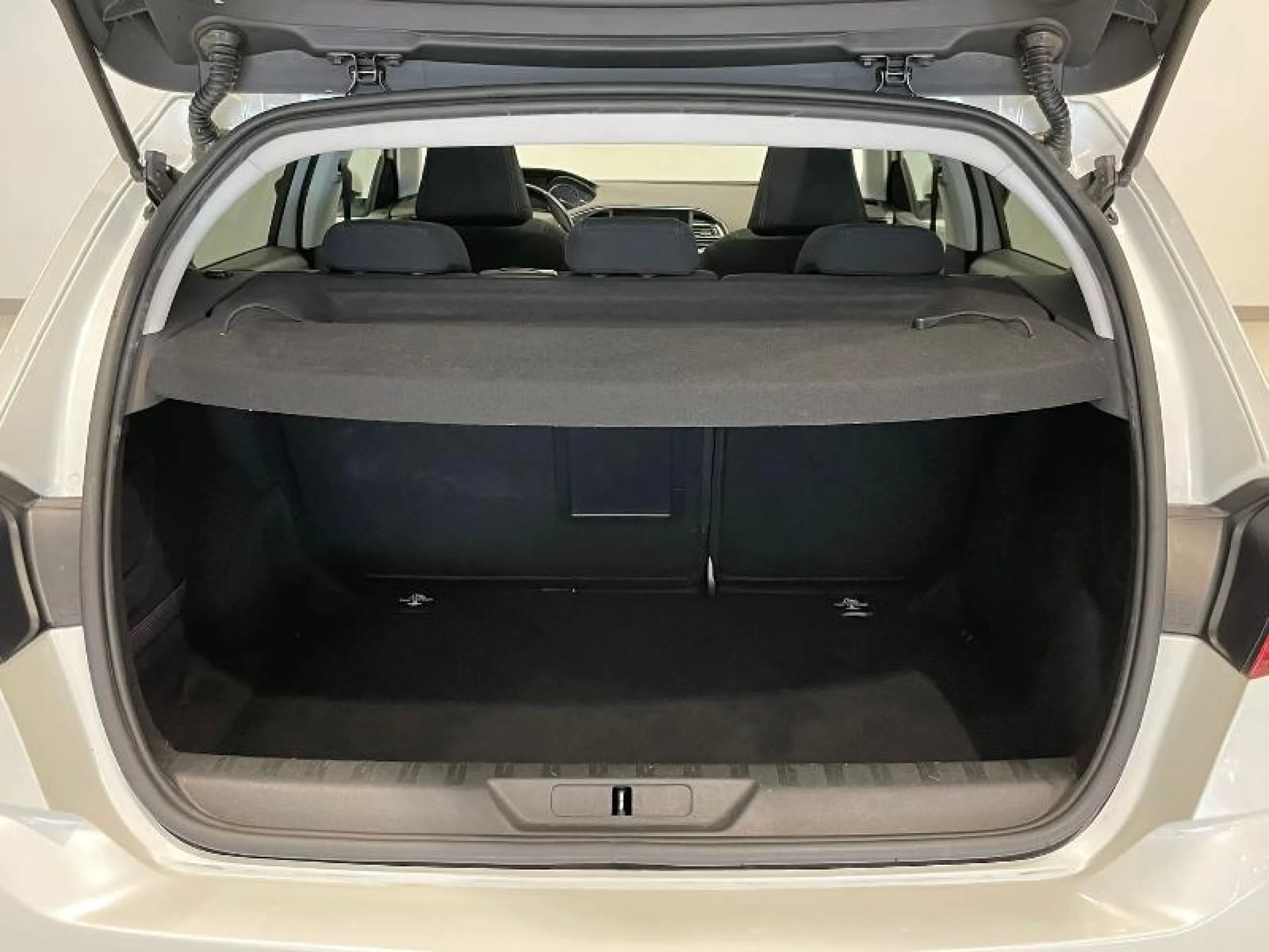 PEUGEOT 308 5P ALLURE 1.6 BLUEHDI 120 - Foto 14
