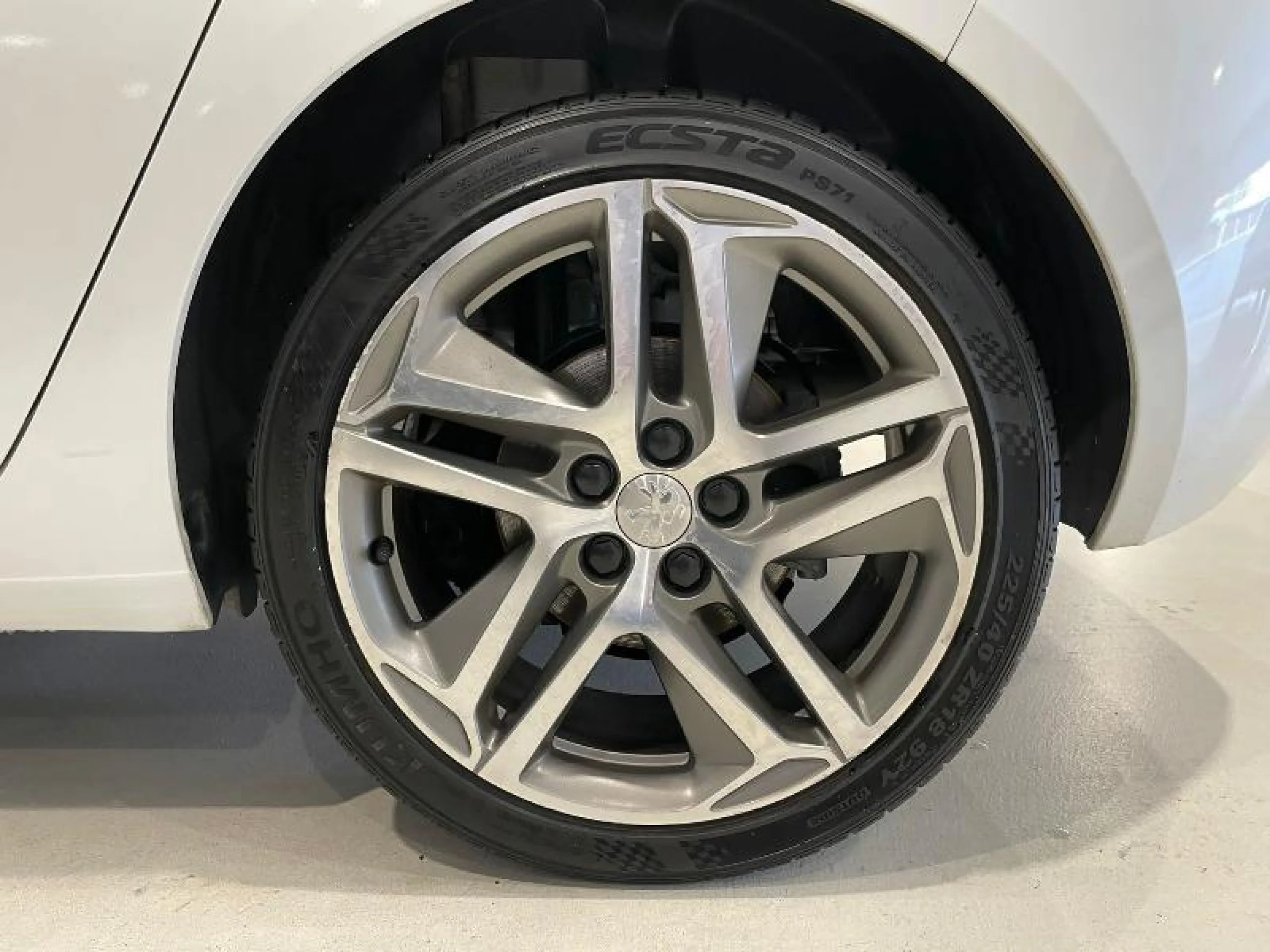 PEUGEOT 308 5P ALLURE 1.6 BLUEHDI 120 - Foto 15