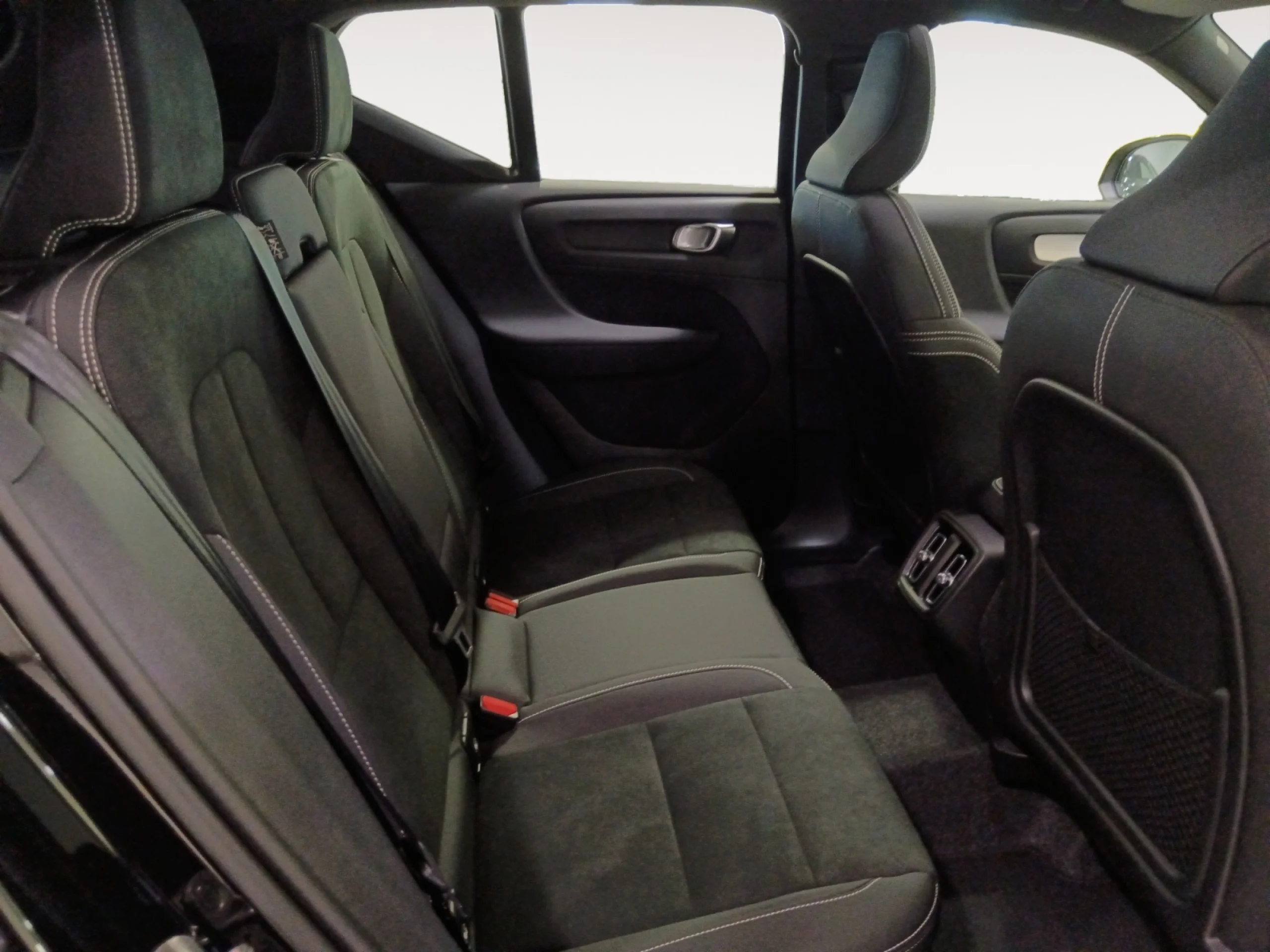 VOLVO XC40 2.0 B3 G BLACK EDITION PLUS AUTO - Foto 6