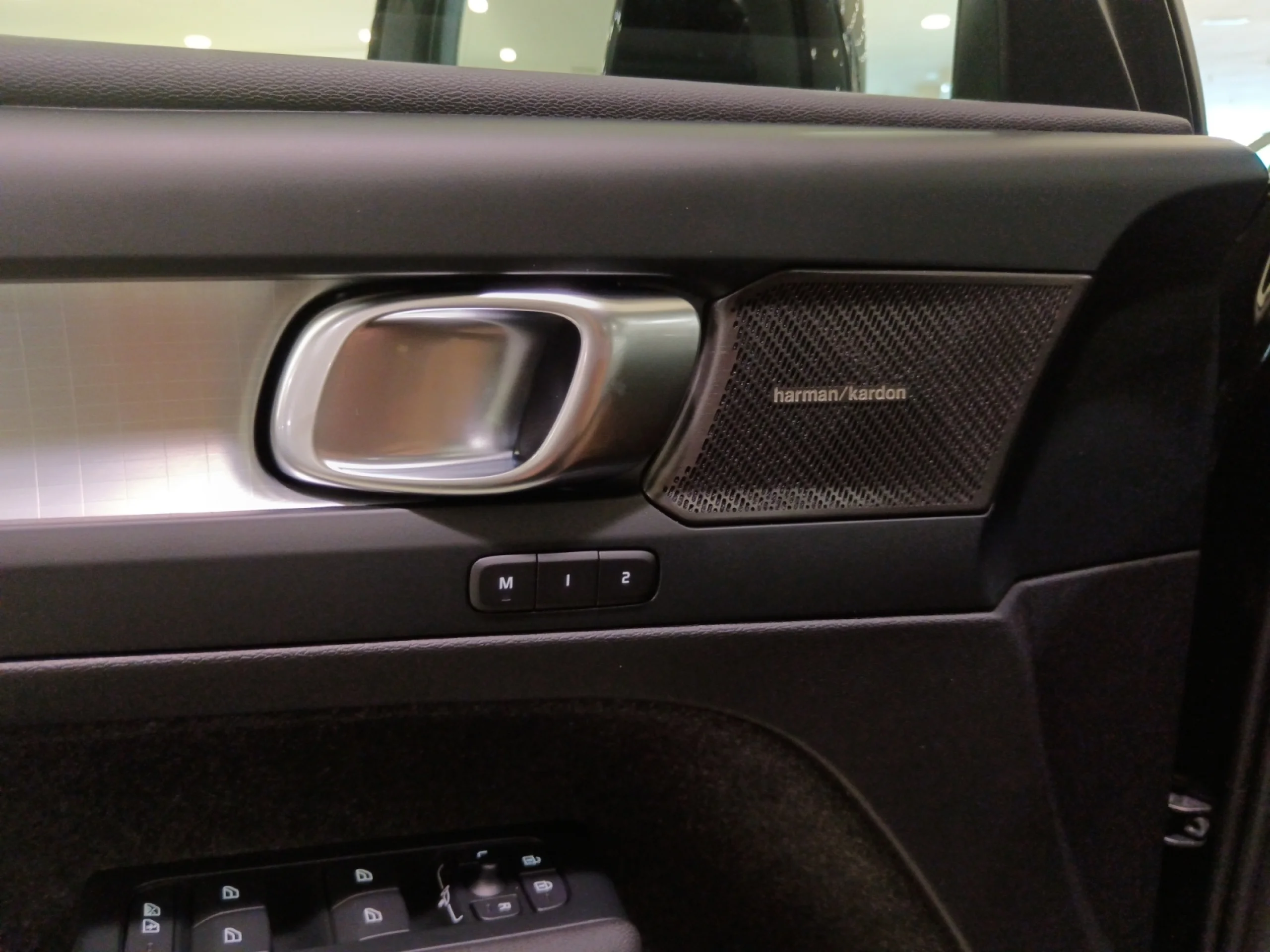 VOLVO XC40 2.0 B3 G BLACK EDITION PLUS AUTO - Foto 19