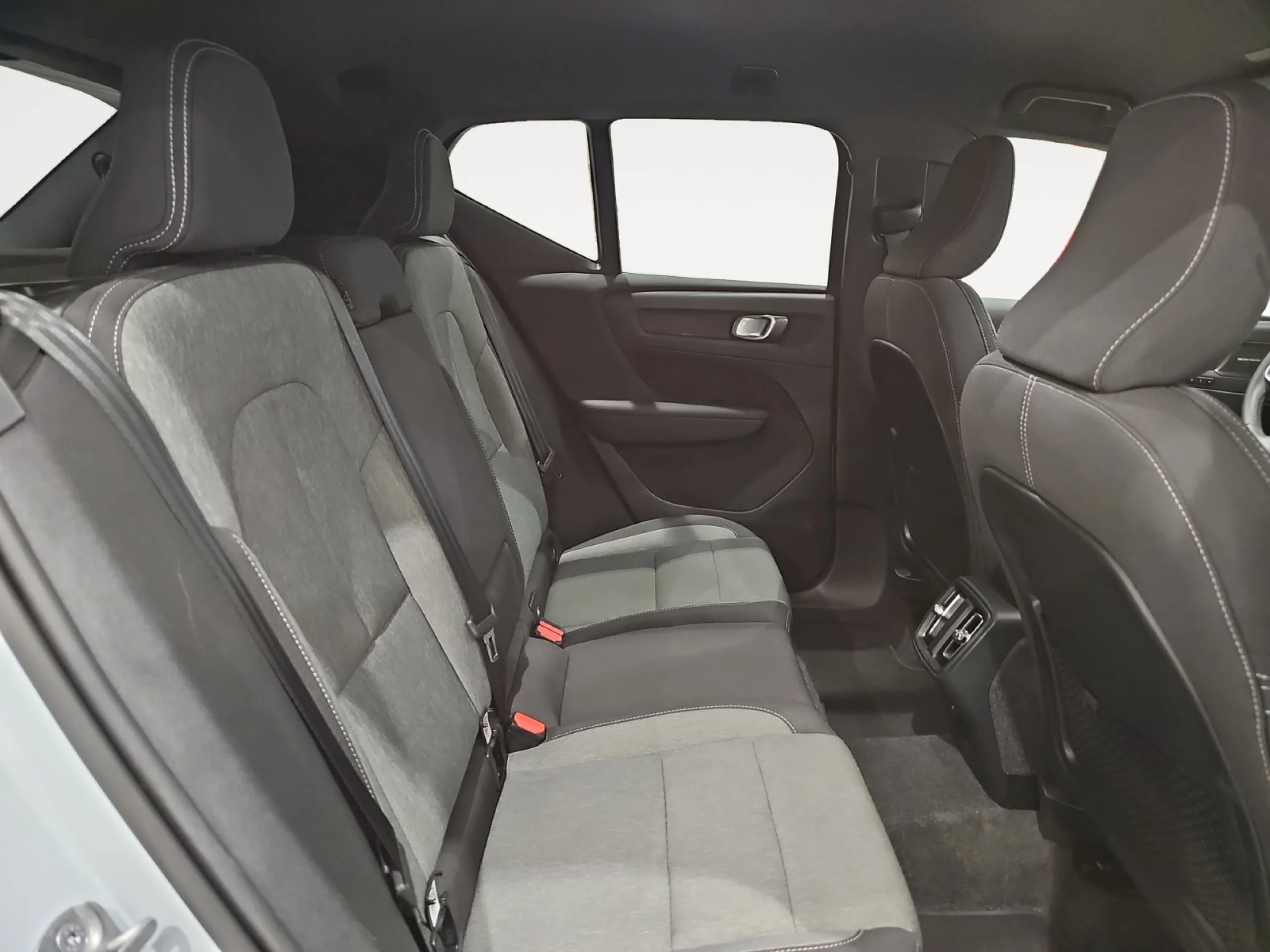 VOLVO XC40 2.0 B3 G PLUS DARK AUTO - Foto 6