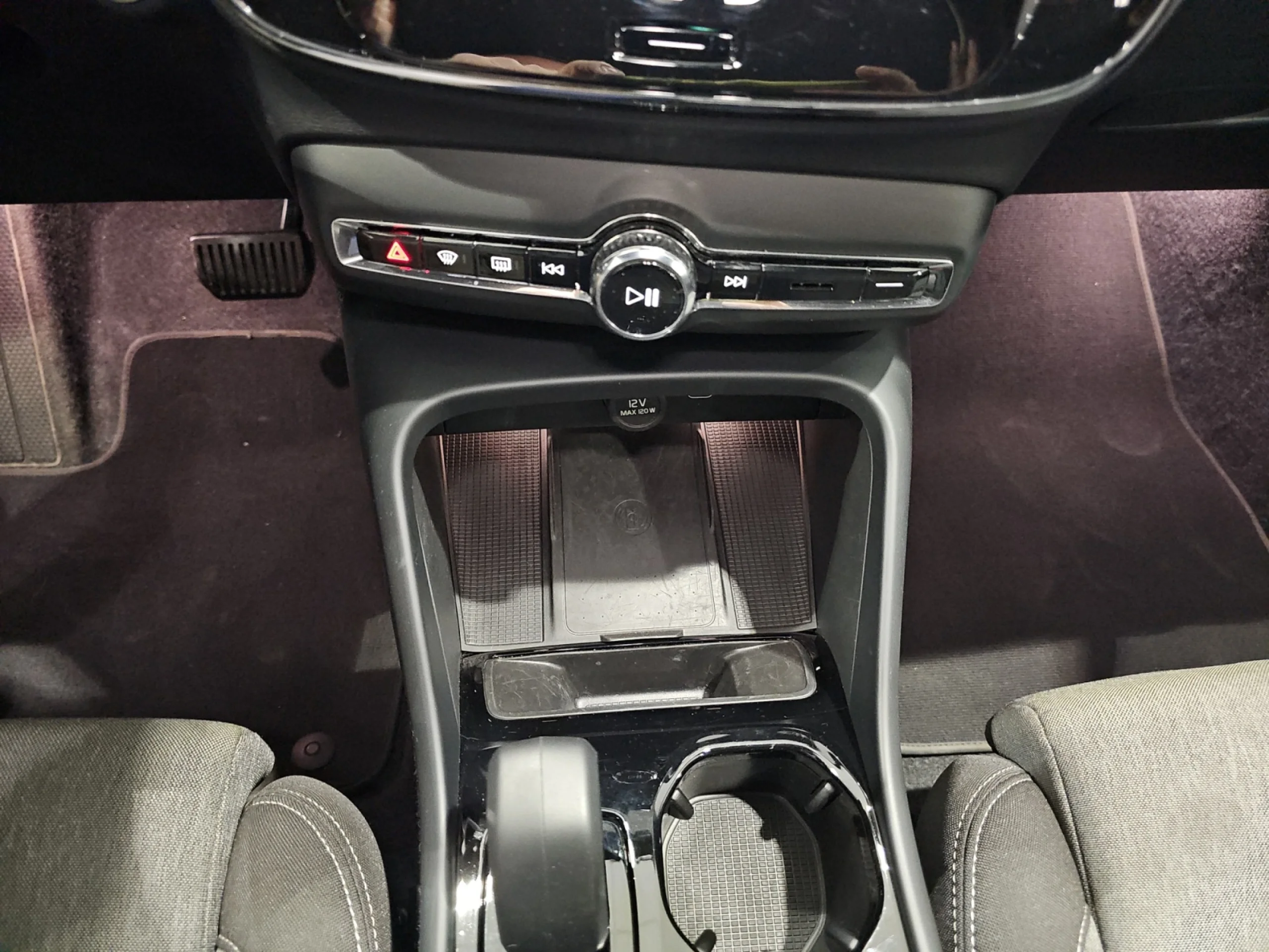 VOLVO XC40 2.0 B3 G PLUS DARK AUTO - Foto 11