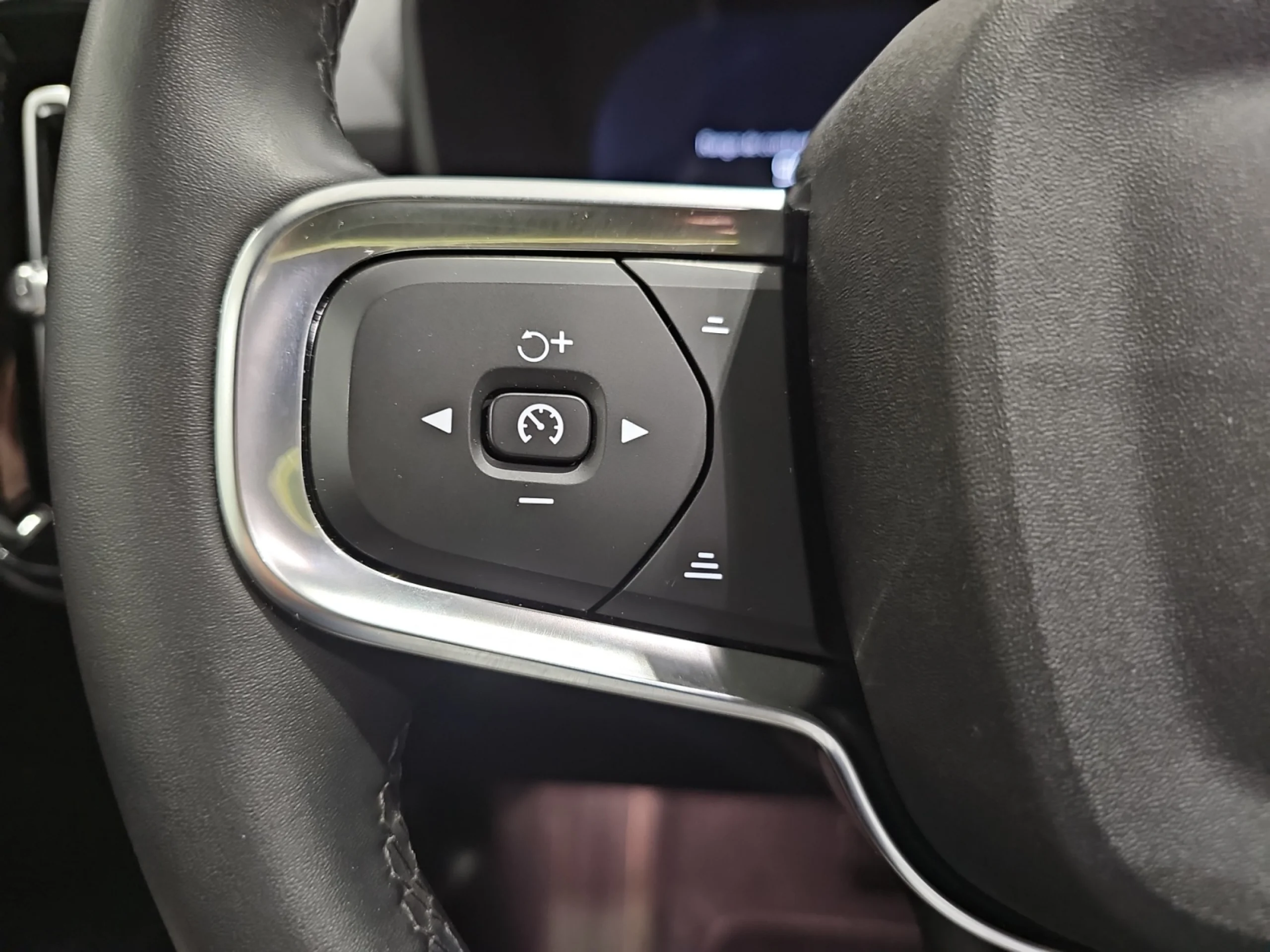 VOLVO XC40 2.0 B3 G PLUS DARK AUTO - Foto 12