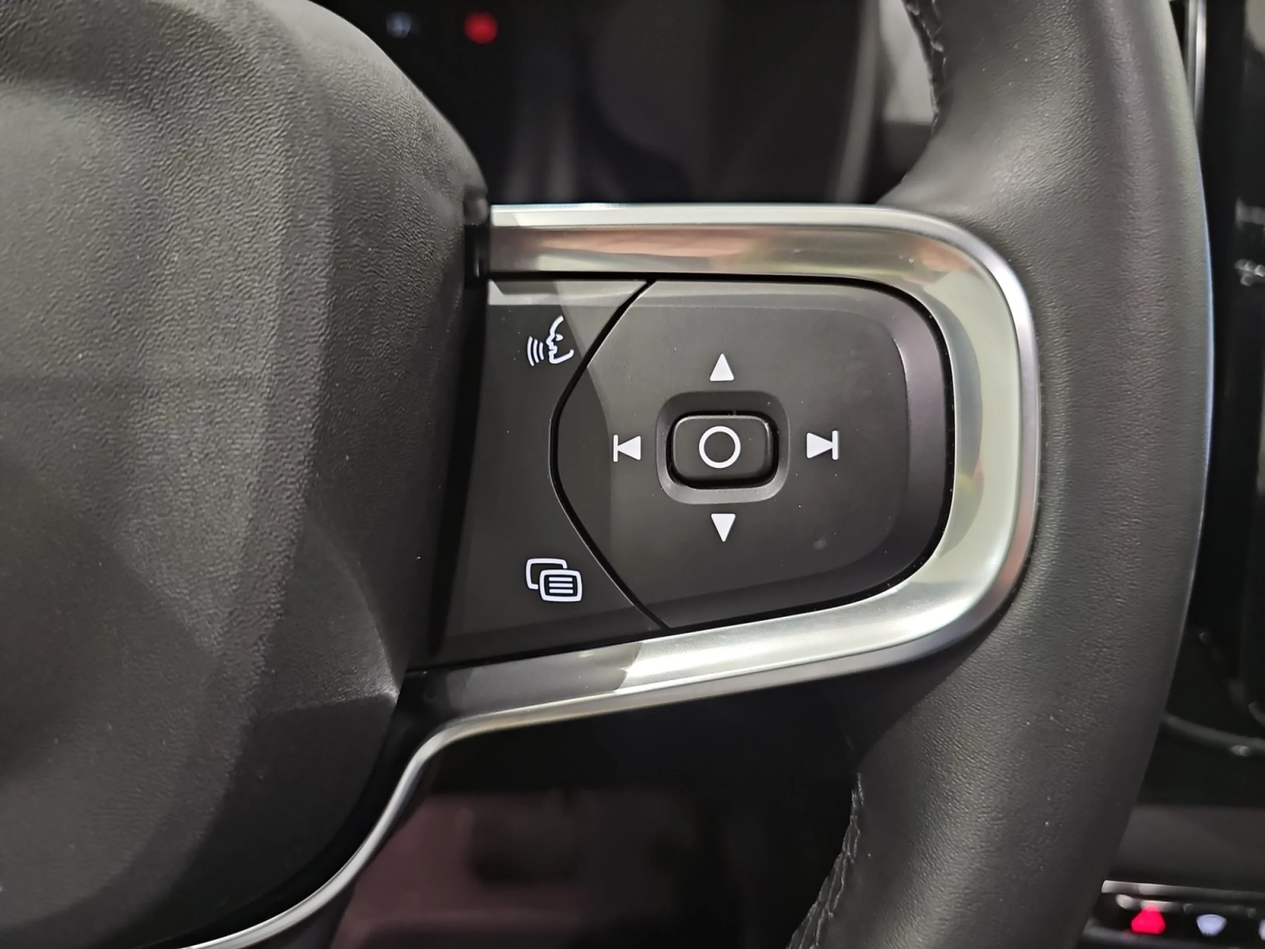 VOLVO XC40 2.0 B3 G PLUS DARK AUTO - Foto 13