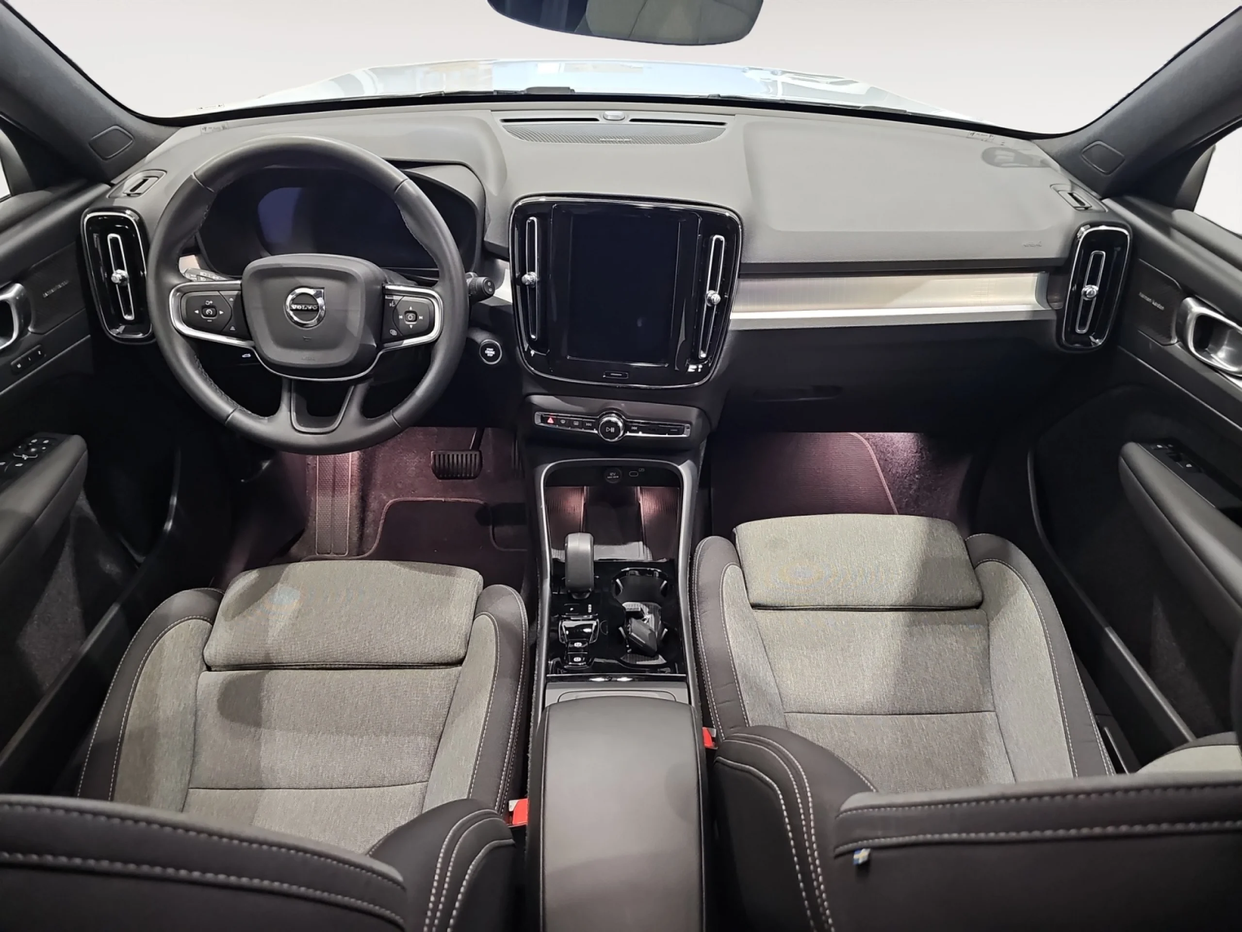 VOLVO XC40 2.0 B3 G PLUS DARK AUTO - Foto 4