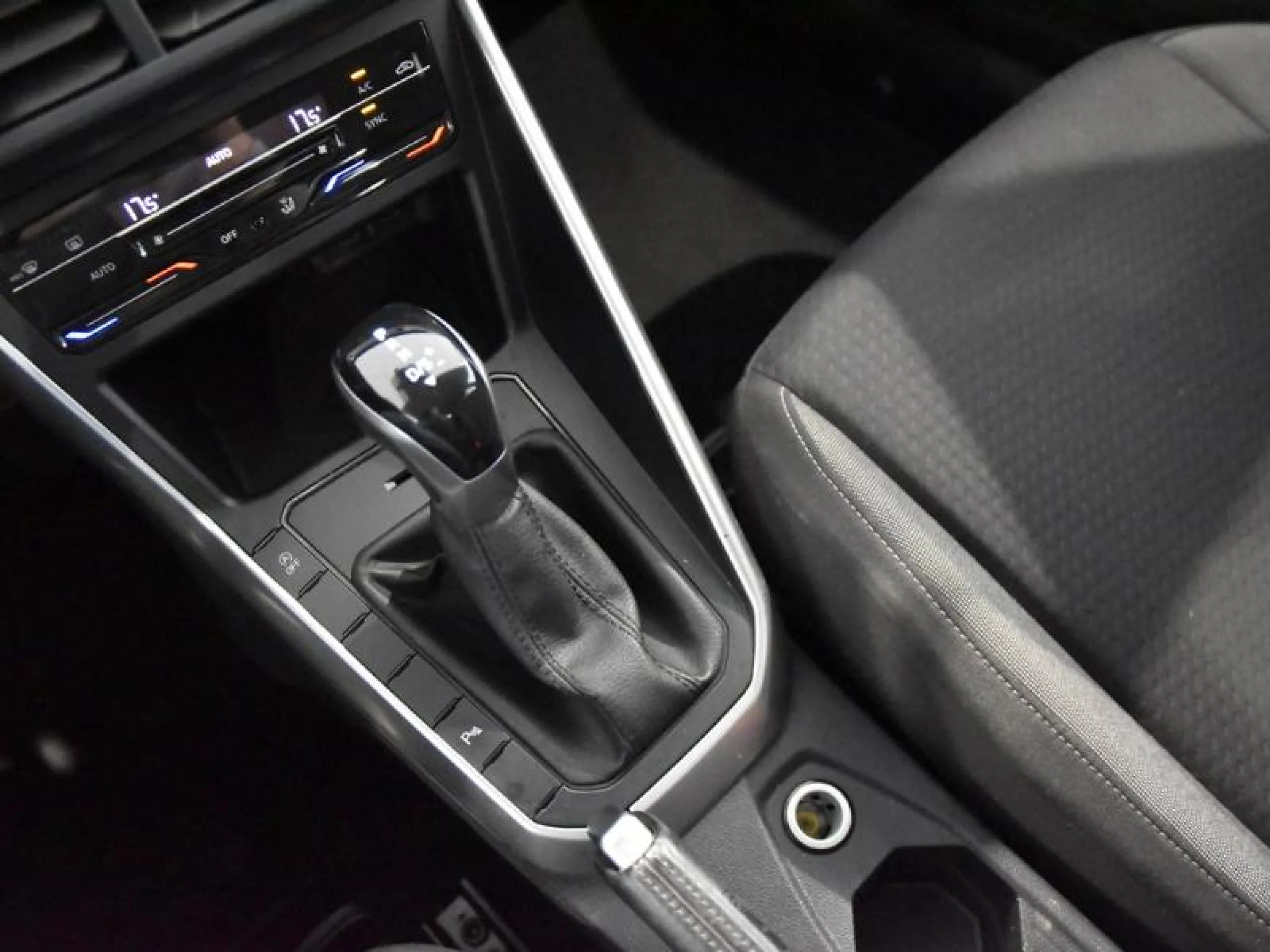 VOLKSWAGEN TAIGO LIFE 1.0 TSI 81KW (110CV) DSG - Foto 10