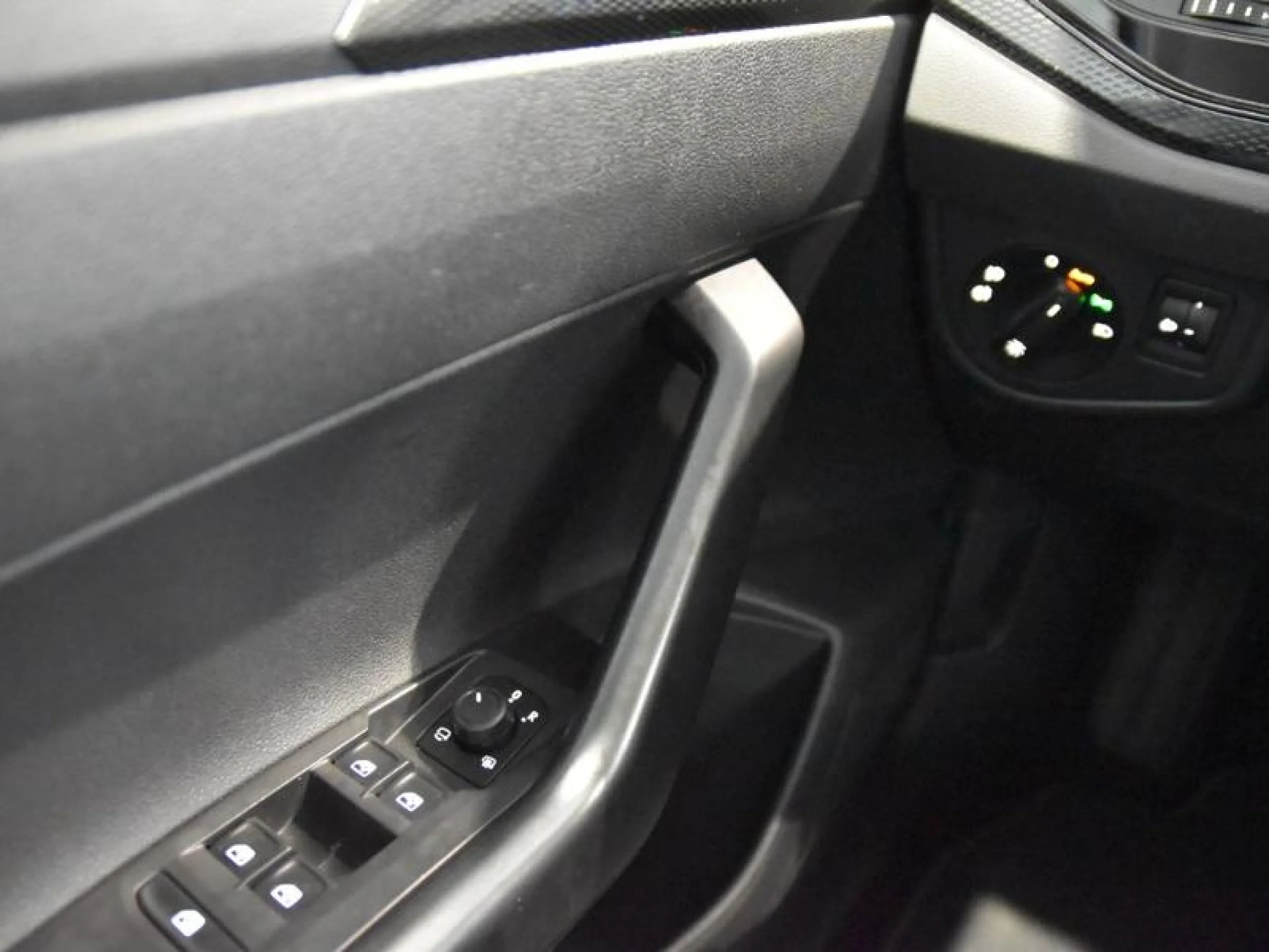 VOLKSWAGEN TAIGO LIFE 1.0 TSI 81KW (110CV) DSG - Foto 14