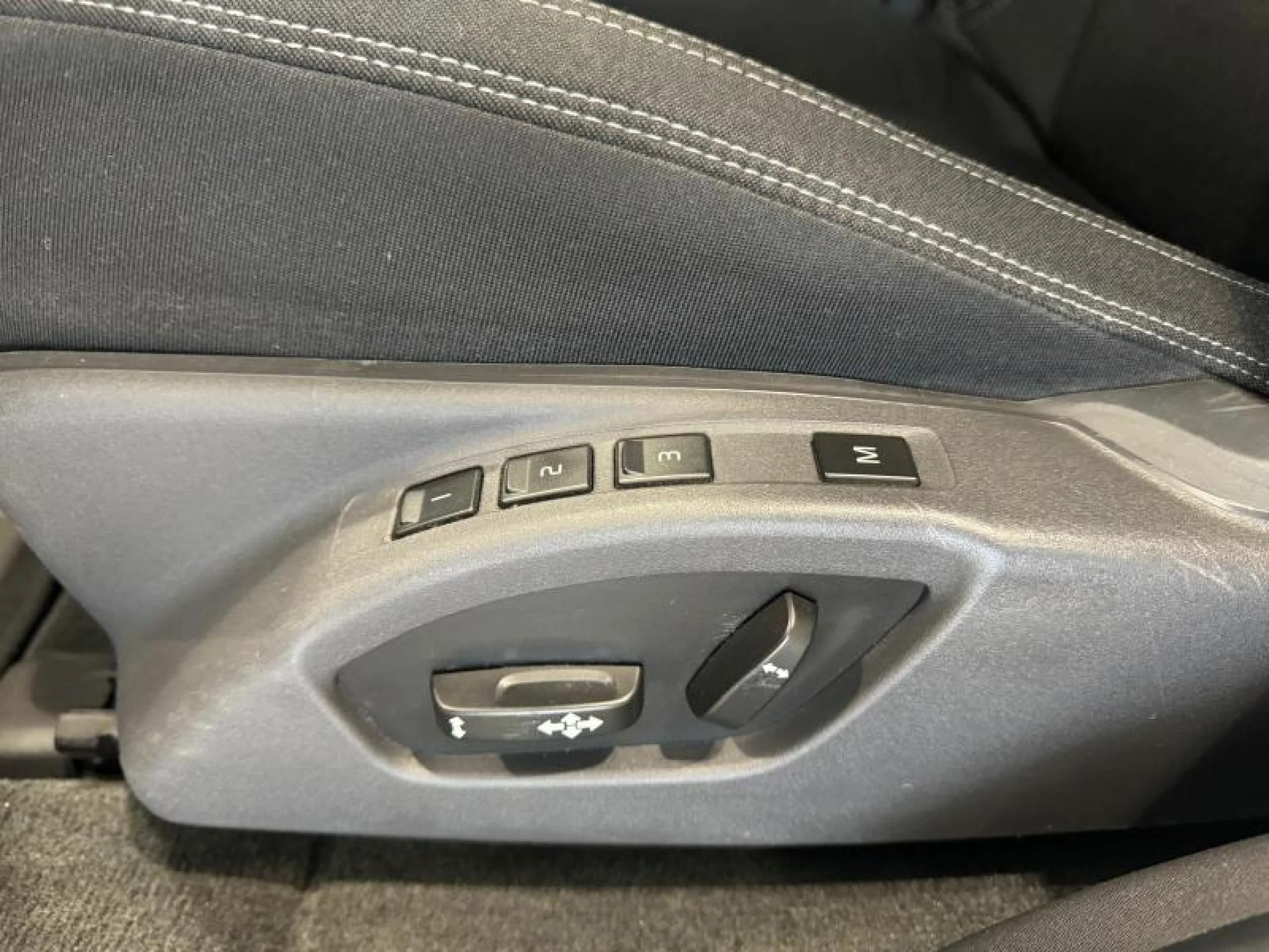 VOLVO XC60 2.0 D3 MOMENTUM - Foto 12