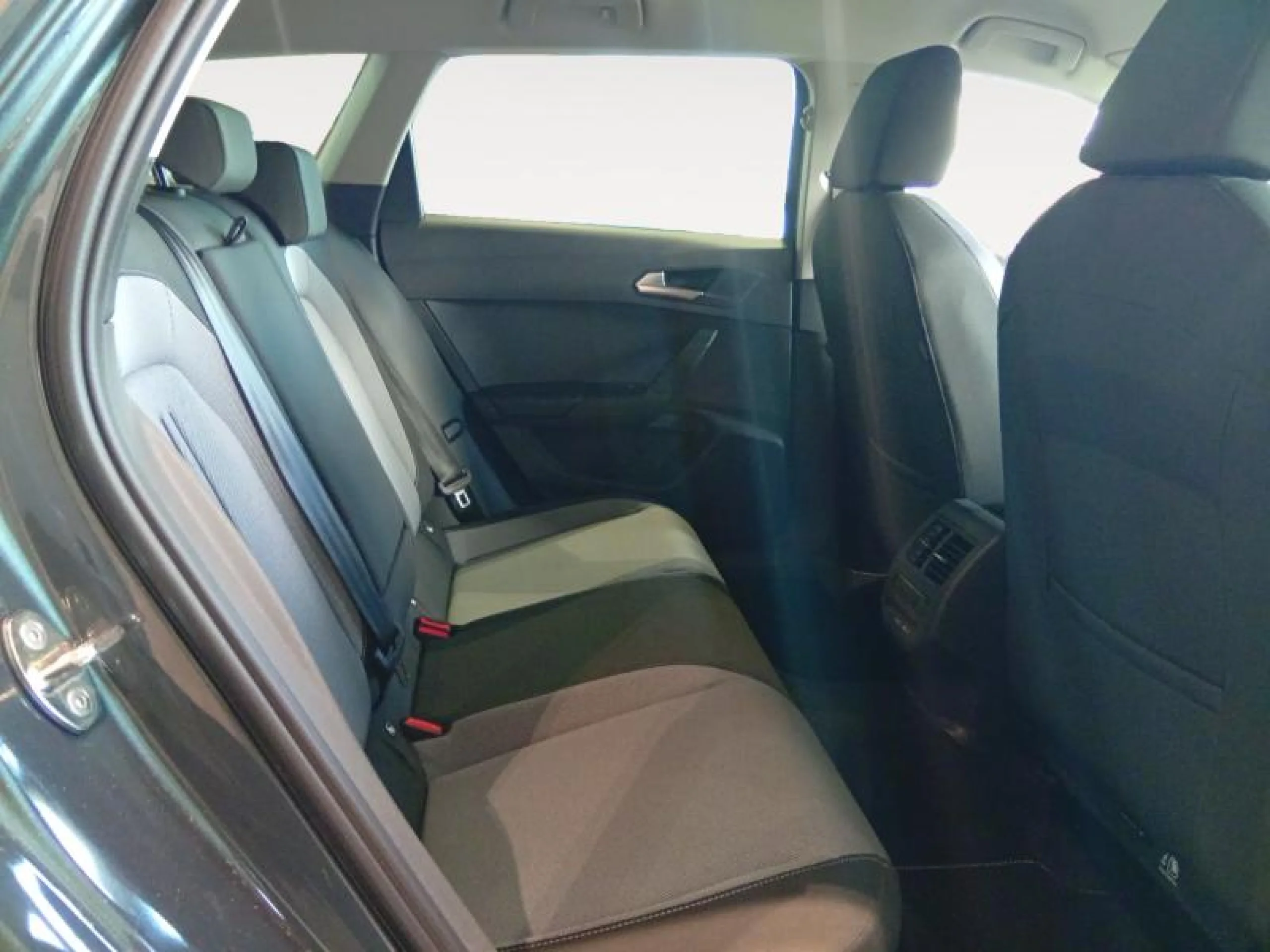 SEAT LEON ST LEON SPORTSTOURER 2.0 TDI 110 KW (150 CV) DSG STYLE SPECIAL EDITION - Foto 6