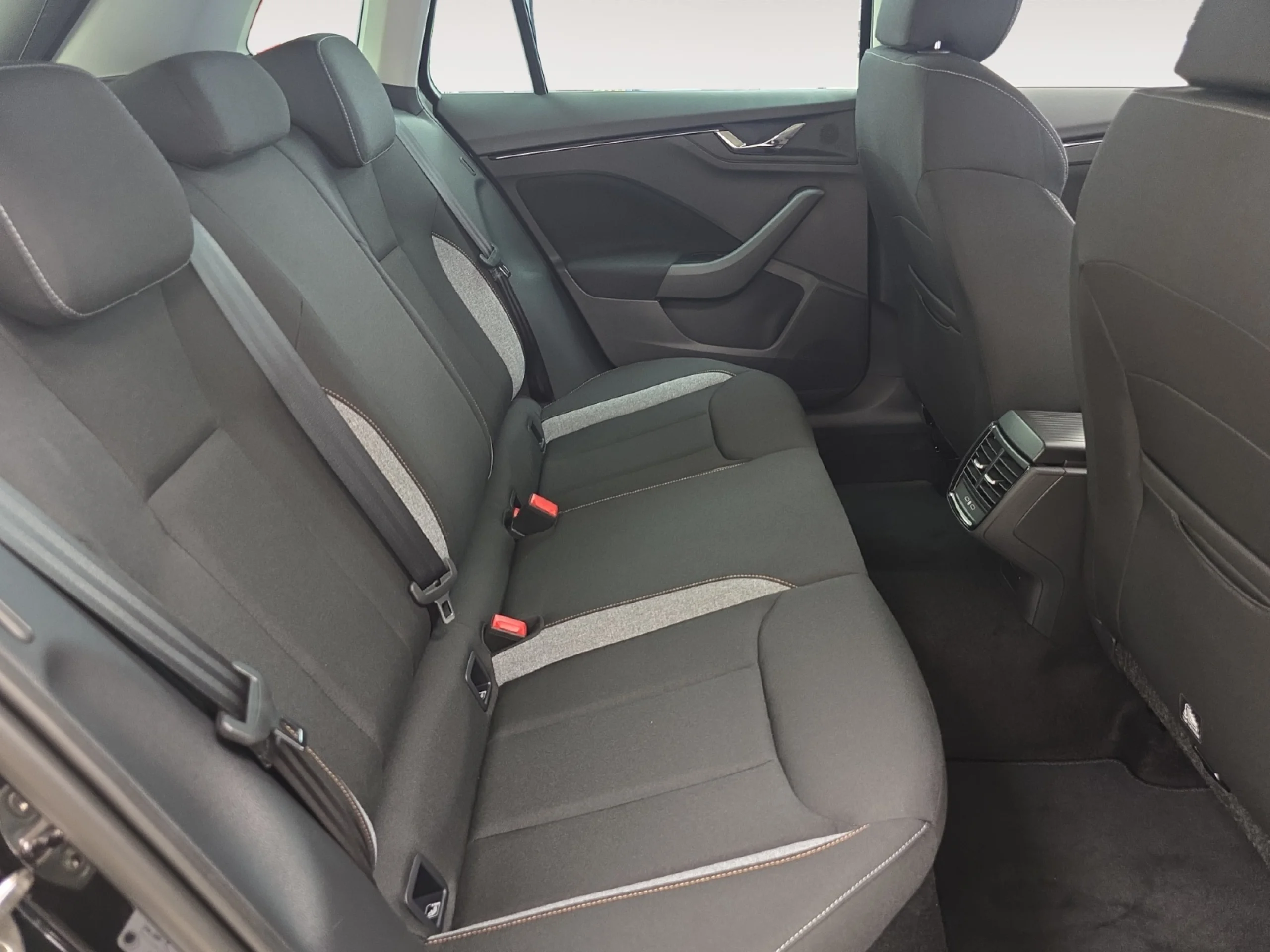 SKODA KAMIQ 1.0 TSI 85KW (115CV) DSG SELECTION - Foto 6