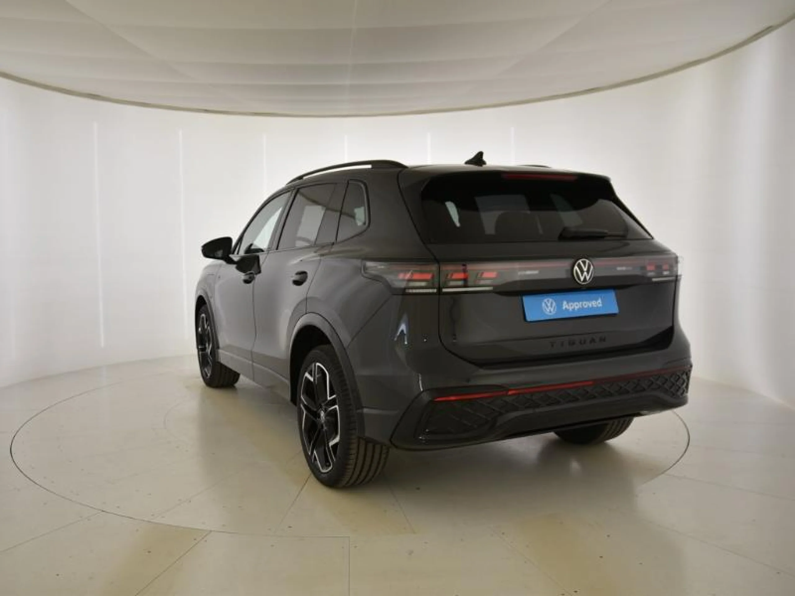 VOLKSWAGEN TIGUAN TIGUAN R LINE 1.5 TSI EHYBRID 130 KW (177 CV) / 85 KW (115 CV)  AUTOM TICO DSG 6 VEL. - Foto 2