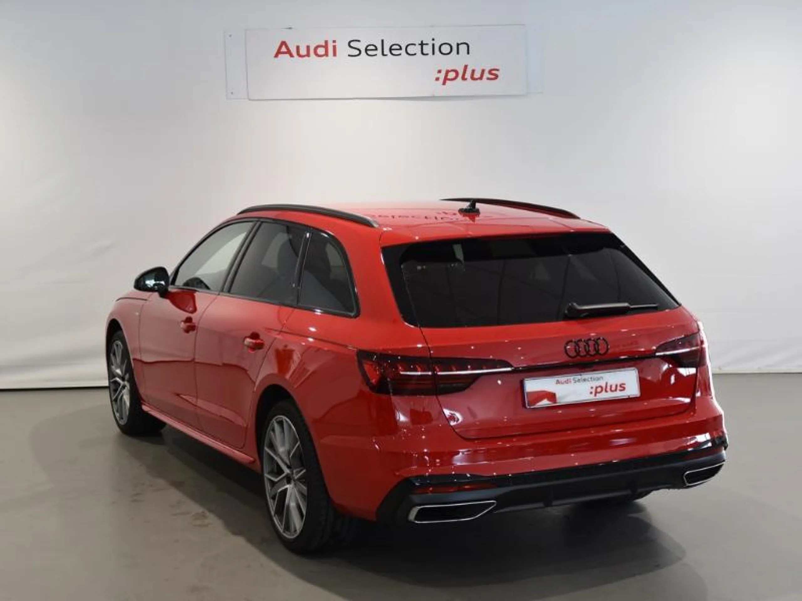 AUDI A4 AVANT BLACK LINE 30 TDI 100KW S TRONIC - Foto 2