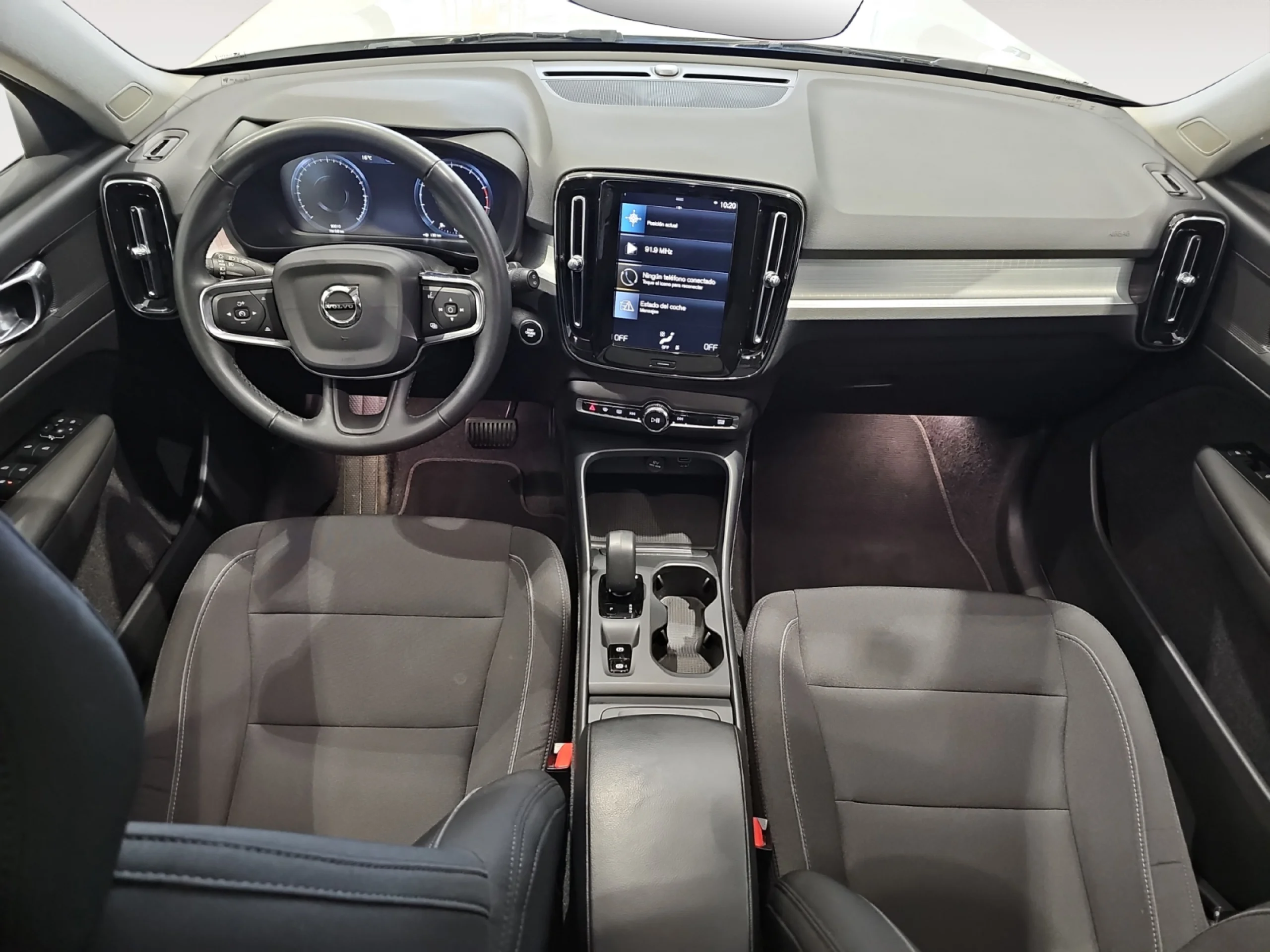 VOLVO XC40 1.5 T3 MOMENTUM PRO AUTO - Foto 4