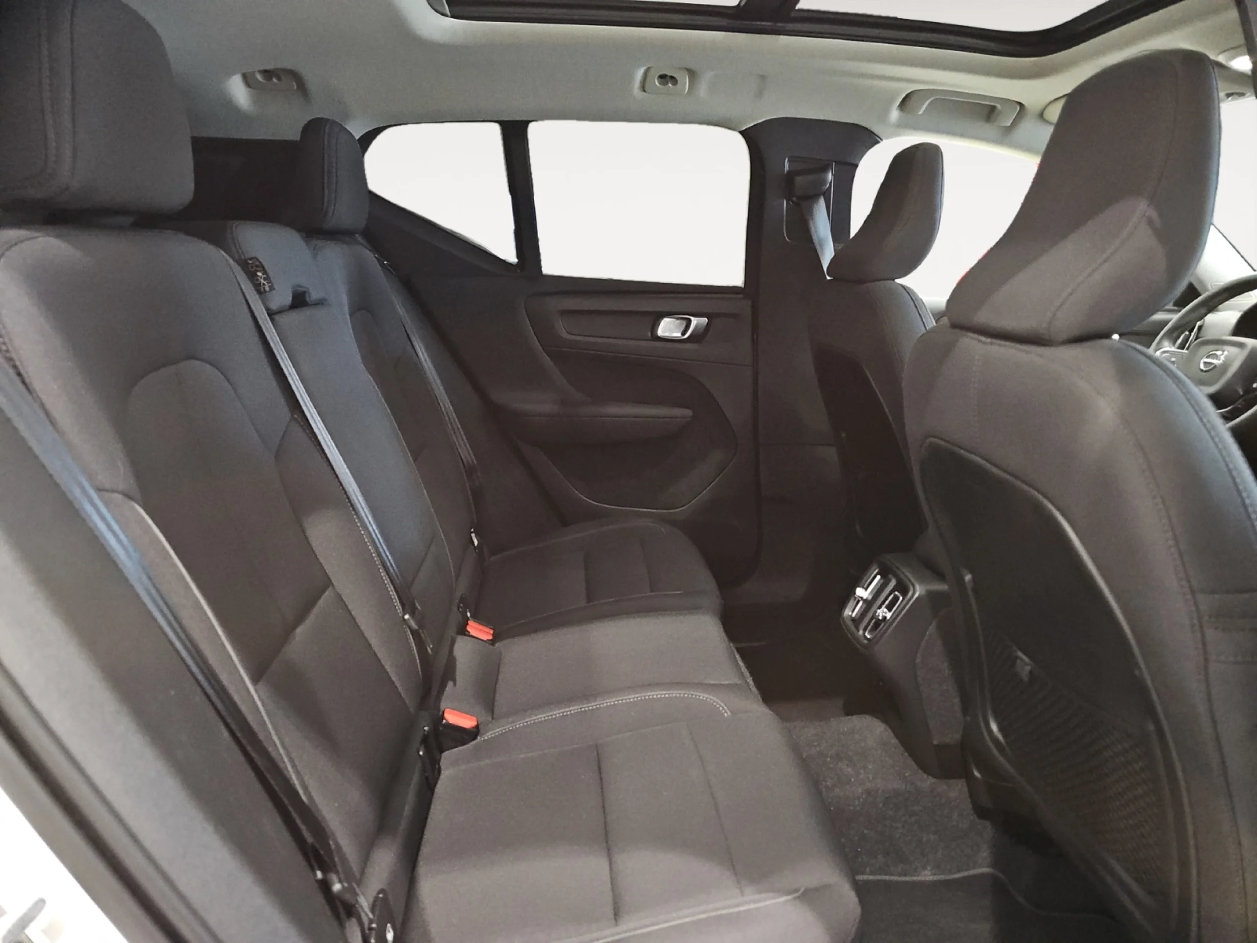 VOLVO XC40 1.5 T3 MOMENTUM PRO AUTO - Foto 6