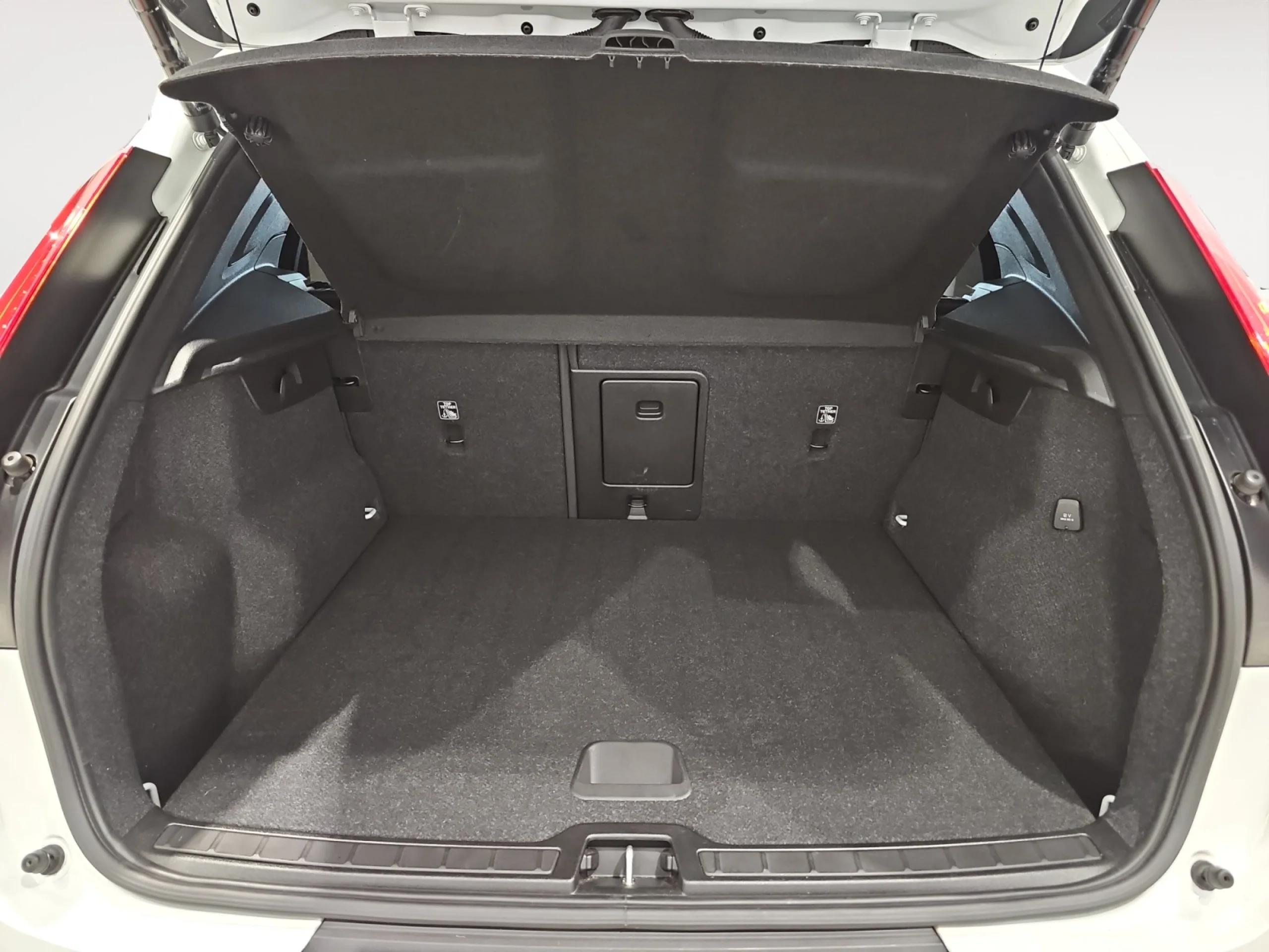 VOLVO XC40 1.5 T3 MOMENTUM PRO AUTO - Foto 8