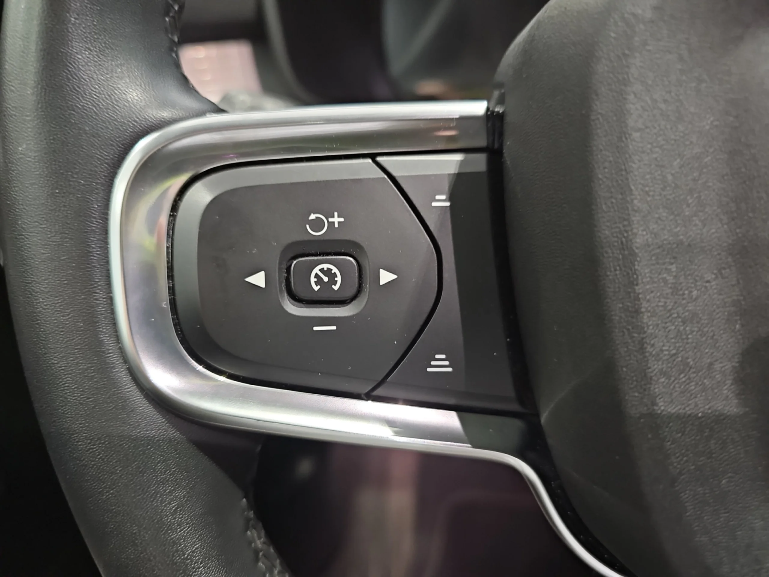 VOLVO XC40 1.5 T3 MOMENTUM PRO AUTO - Foto 12