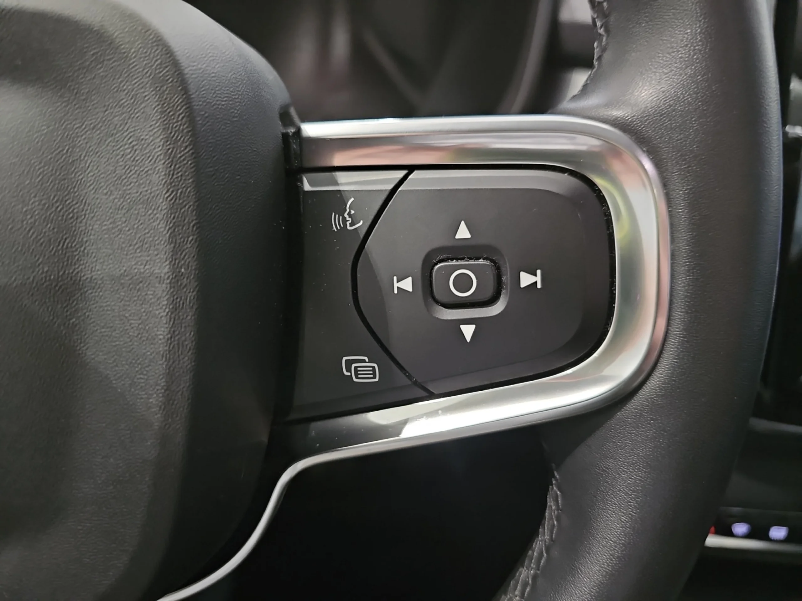 VOLVO XC40 1.5 T3 MOMENTUM PRO AUTO - Foto 13