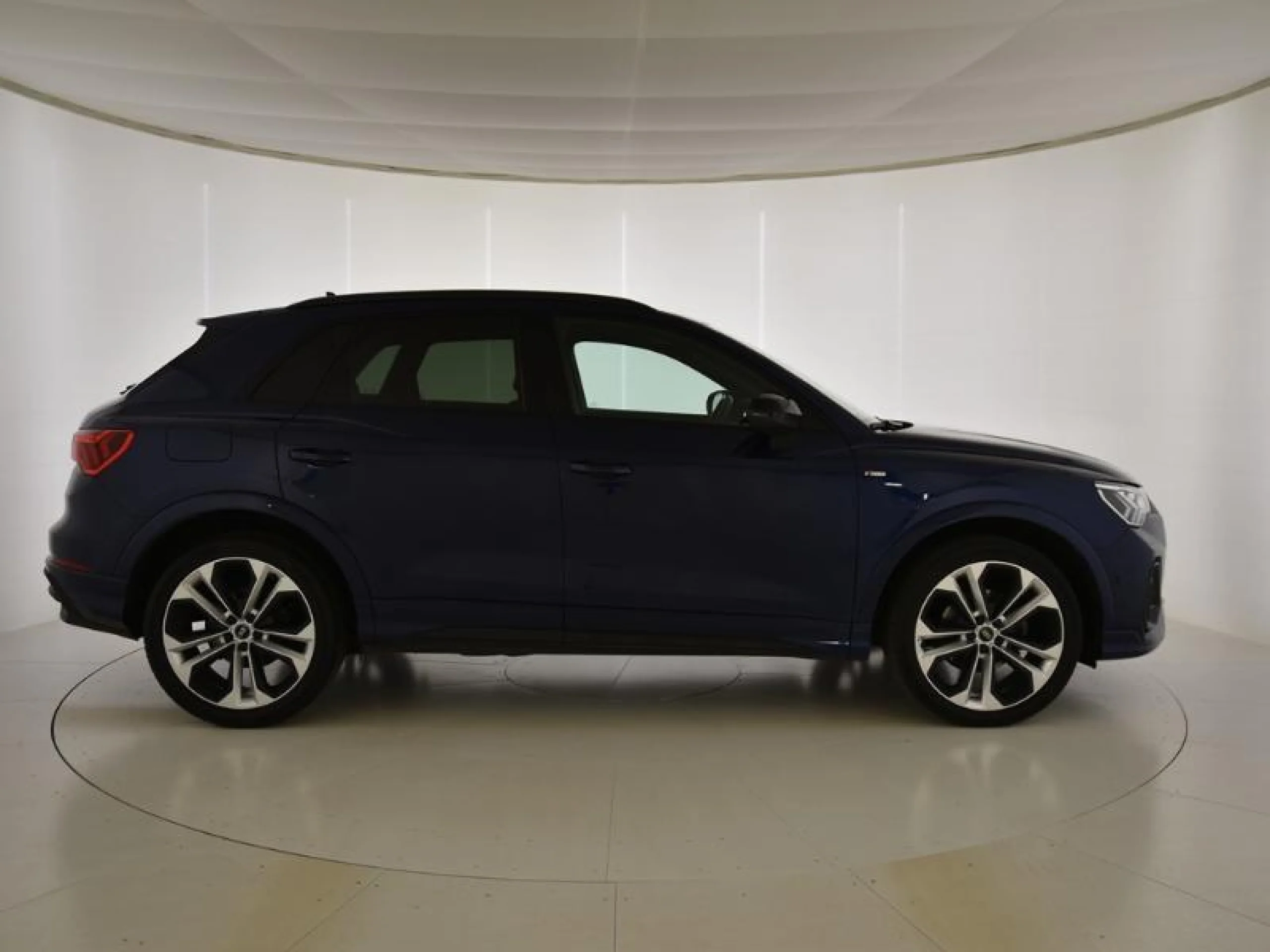 AUDI Q3 BLACK LINE 35 TDI 110KW (150CV) S TRONIC - Foto 3