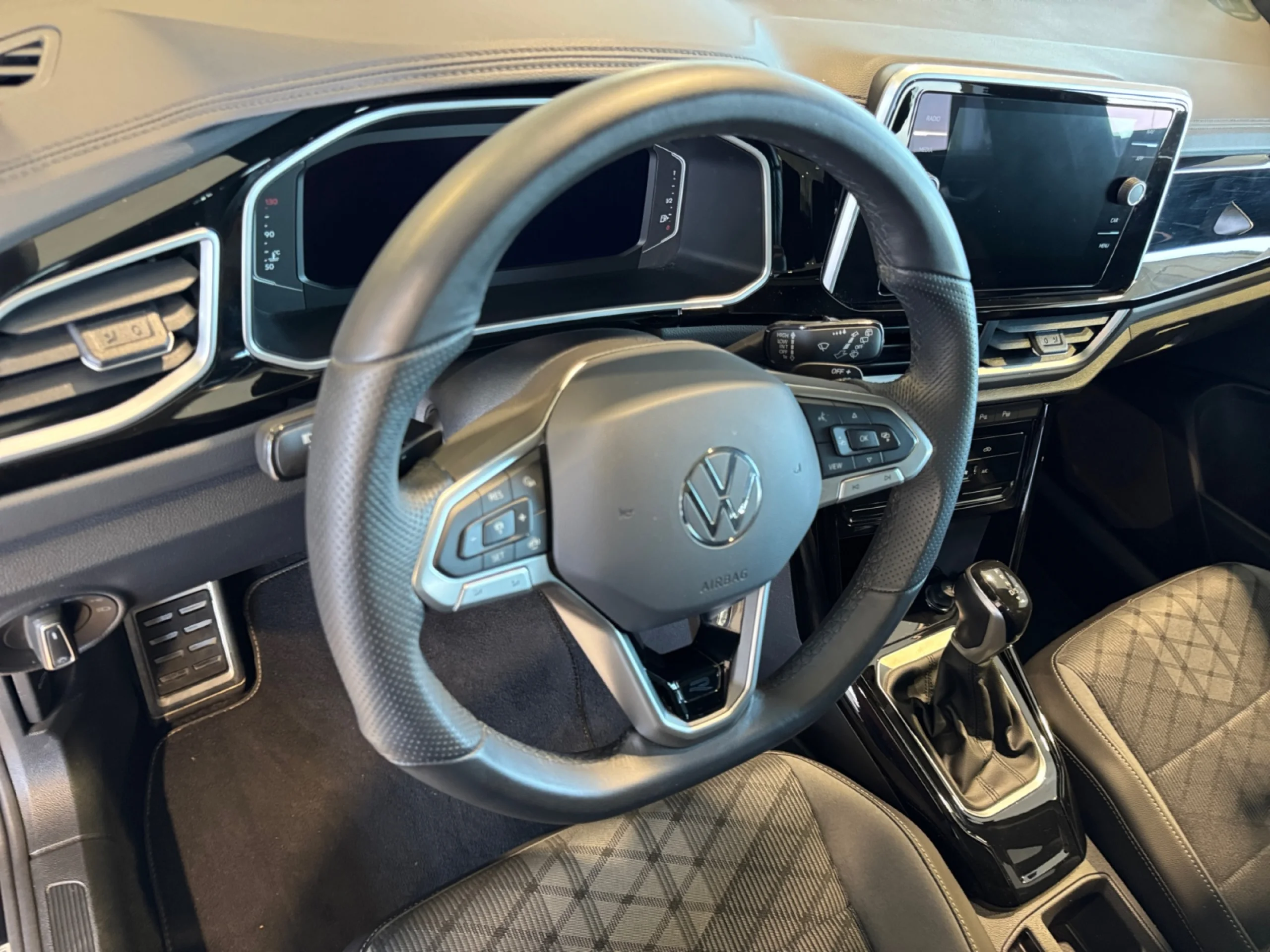 VOLKSWAGEN T ROC R LINE 1.5 TSI 110KW (150CV) DSG - Foto 9