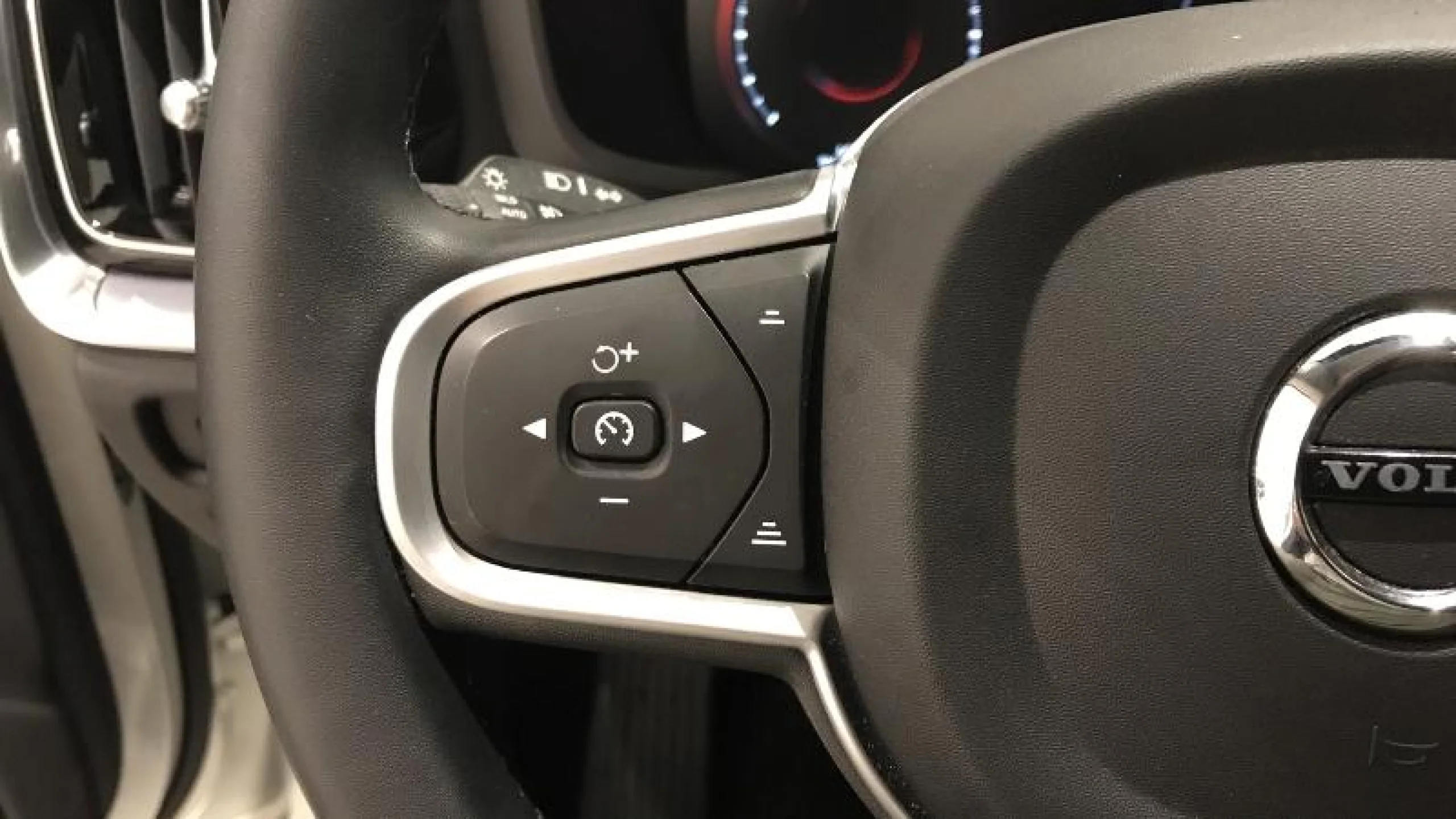 VOLVO V60 2.0 B4 (D) MOMENTUM PRO AUTO - Foto 17