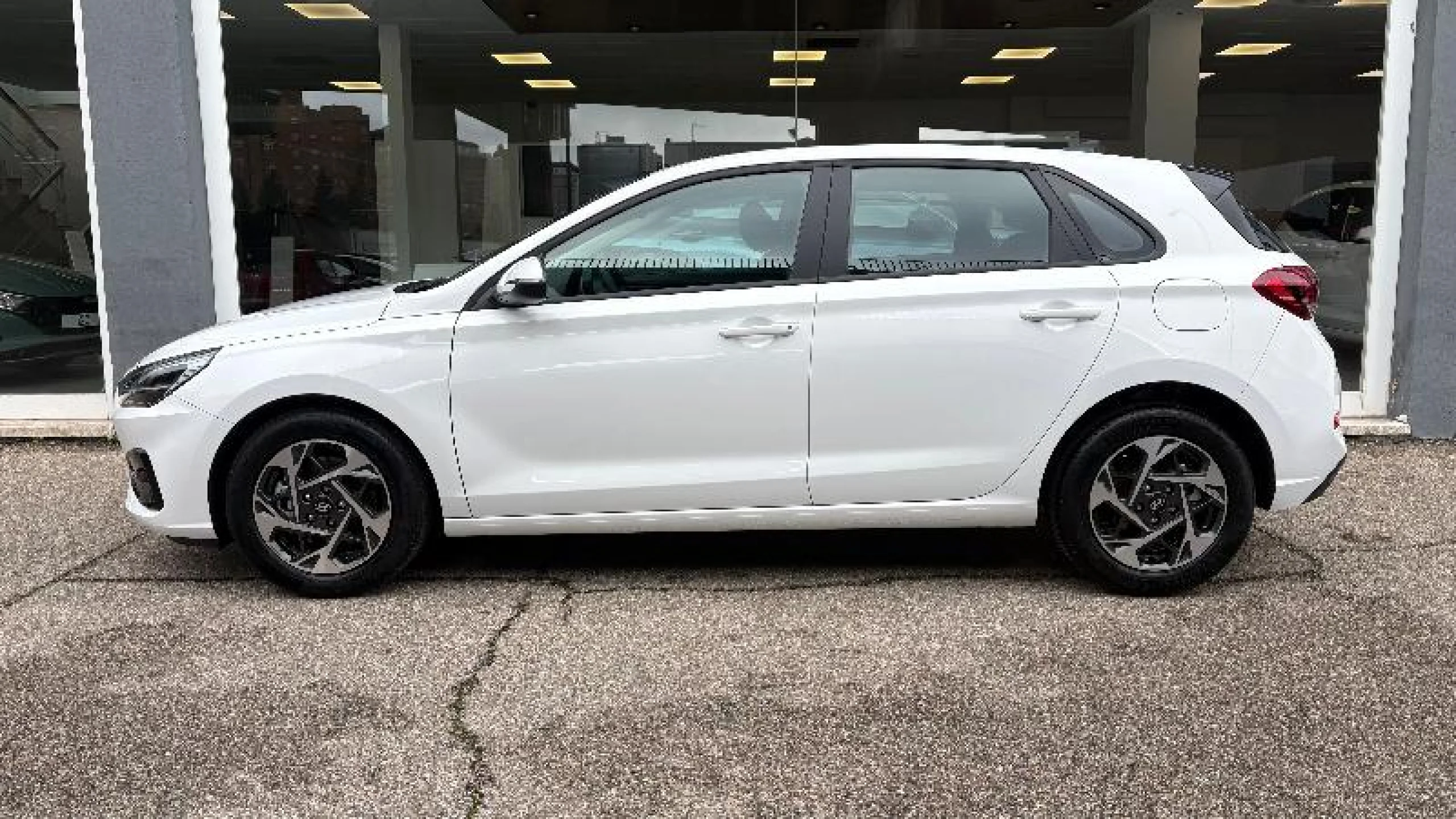 HYUNDAI I30 1.0 TGDI 48V KLASS - Foto 9