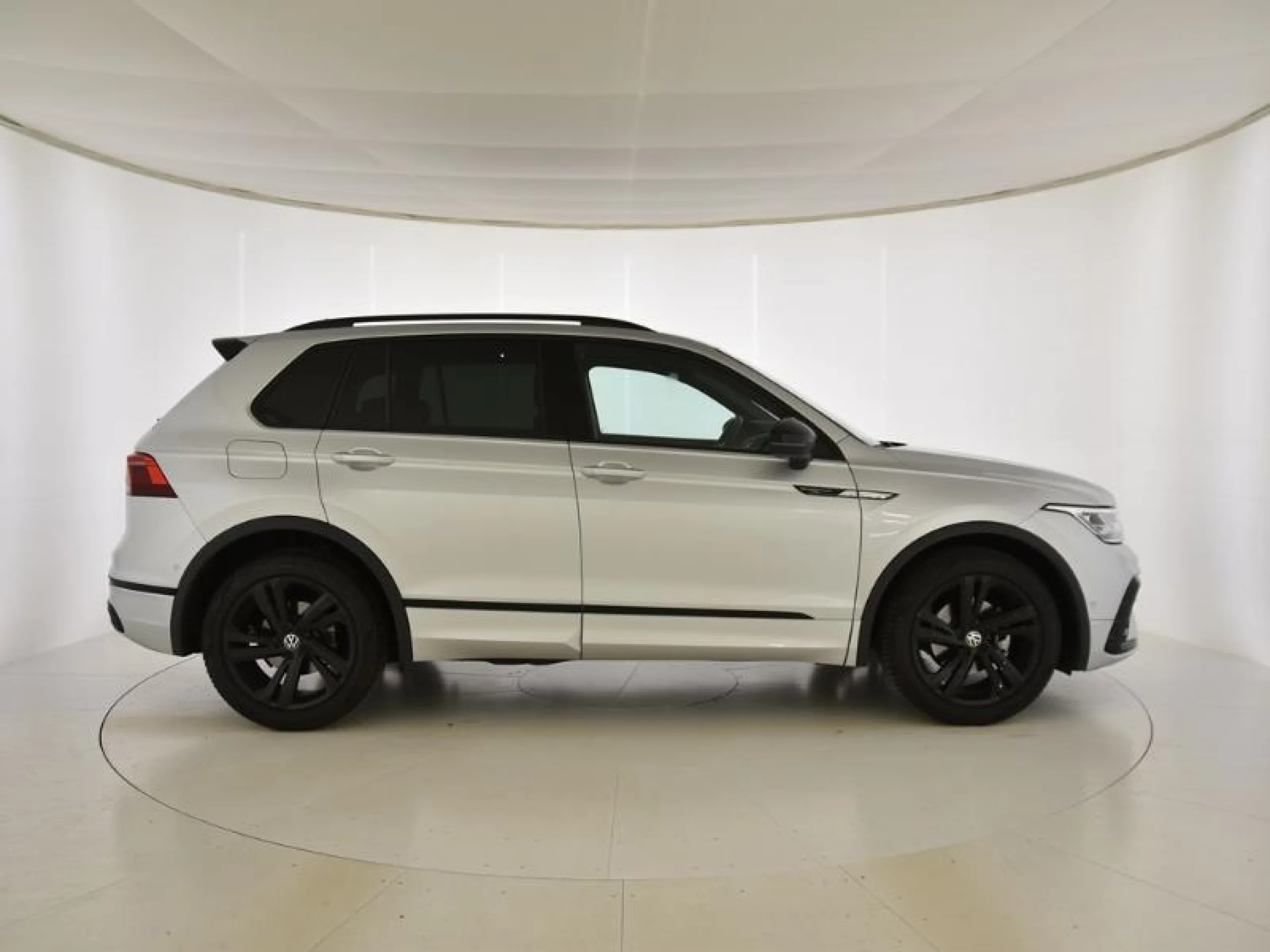 VOLKSWAGEN TIGUAN R LINE 1.5 TSI 110KW (150CV) DSG - Foto 3