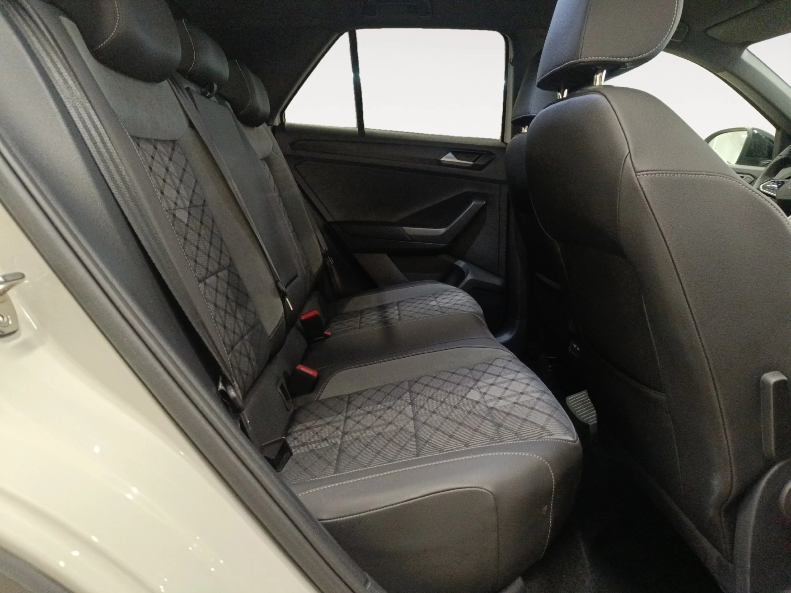 VOLKSWAGEN T ROC R LINE 1.5 TSI 110KW (150CV) - Foto 6