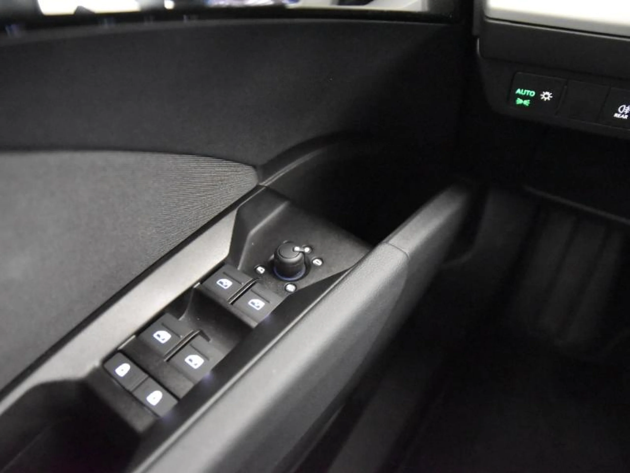 AUDI Q4 SPORTBACK E TRON ADVANCED 40 E TRON 150KW 63KWH - Foto 18