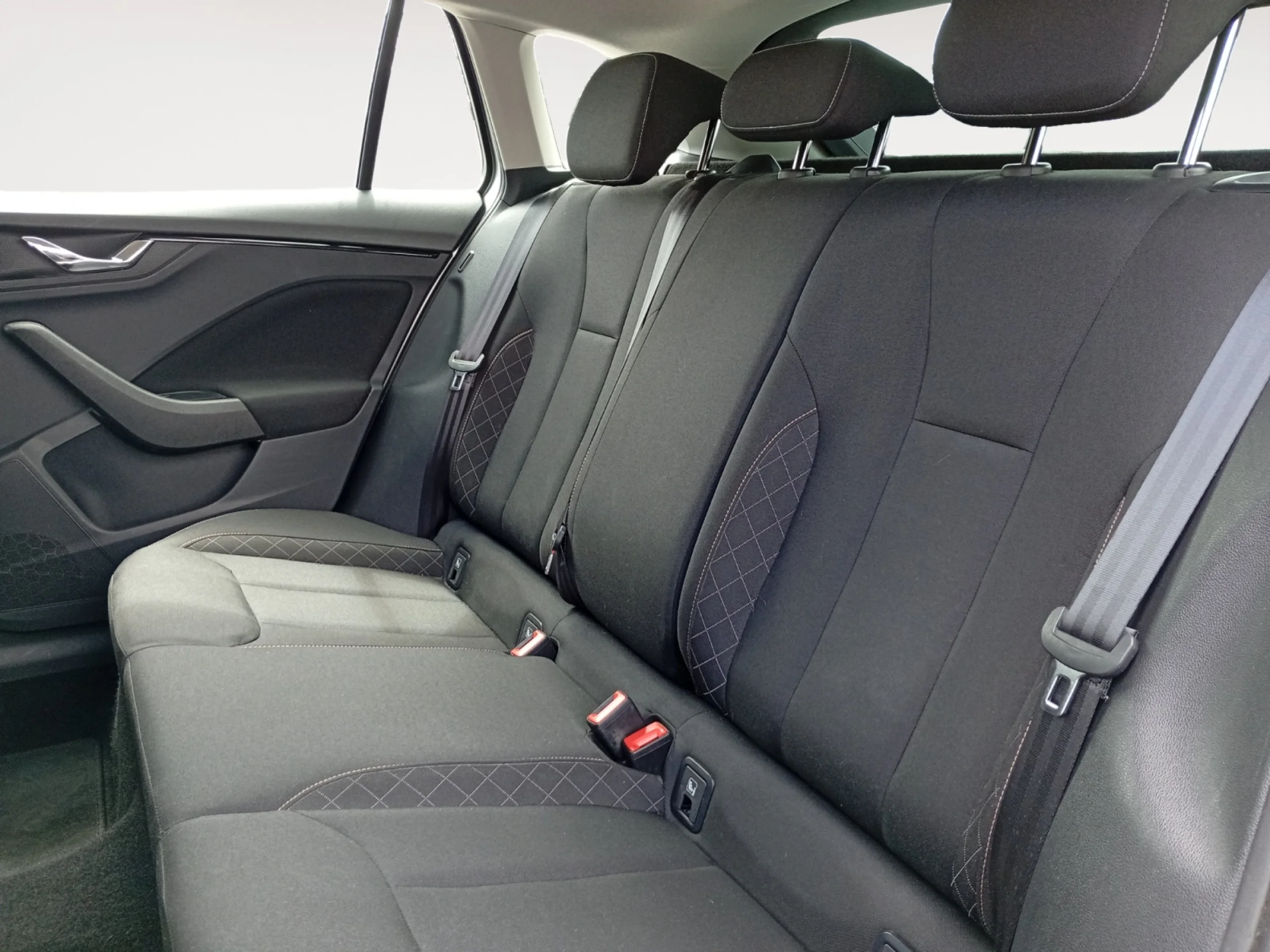 SKODA SCALA 1.0 TSI 81KW (110 CV) AMBITION - Foto 6