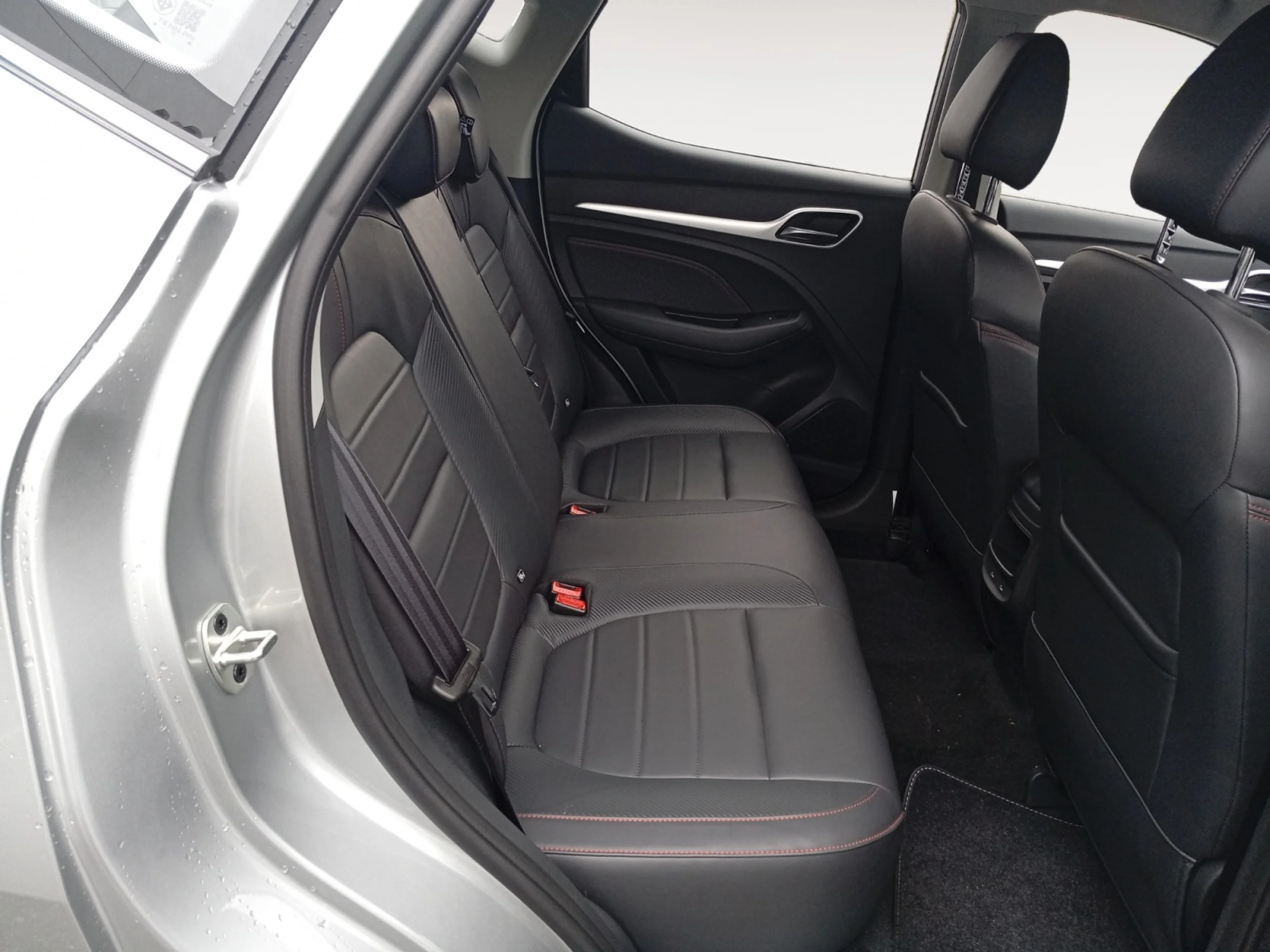 MG Zs 1.5 LUXURY - Foto 6