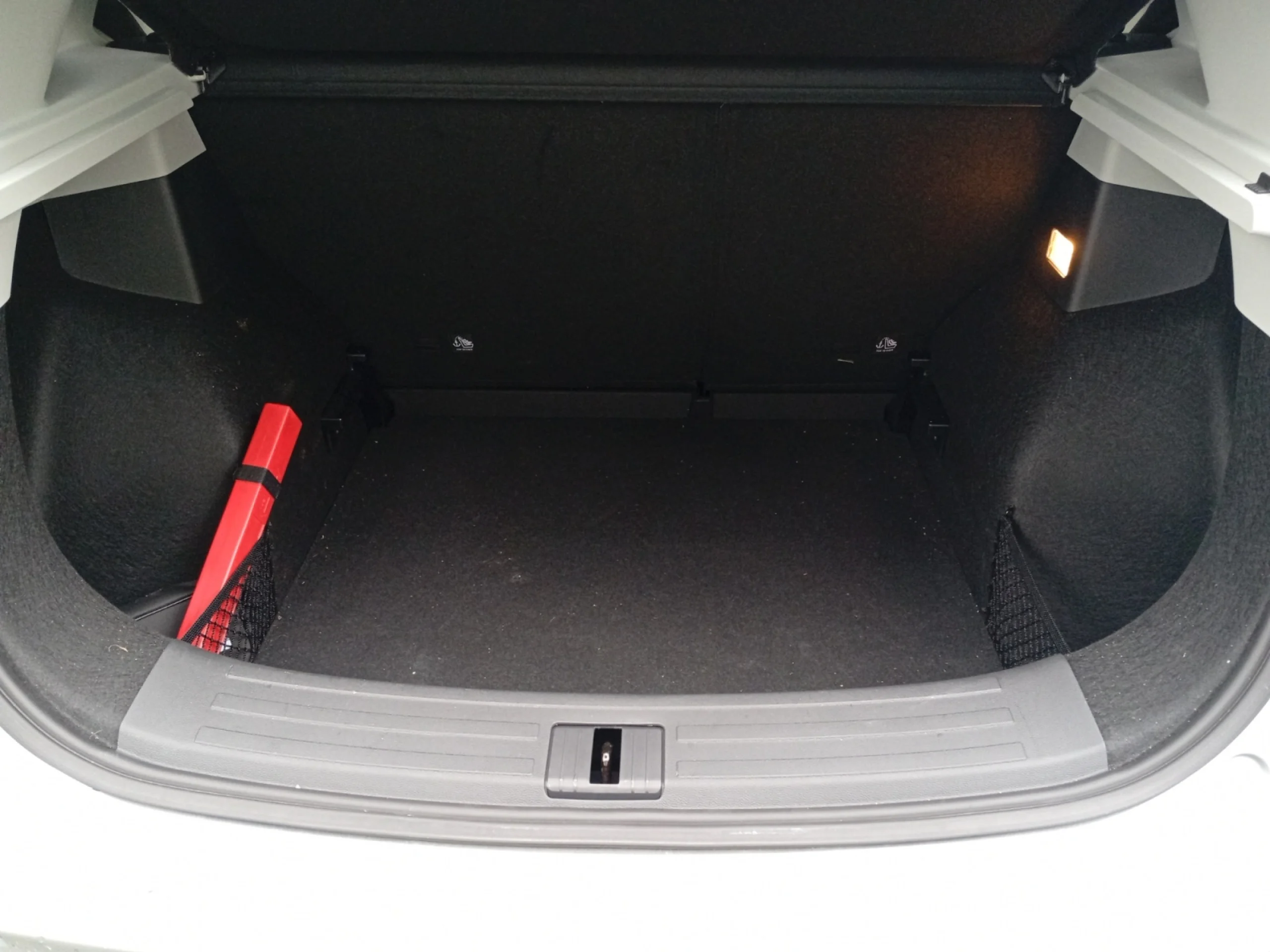 MG Zs 1.5 LUXURY - Foto 8