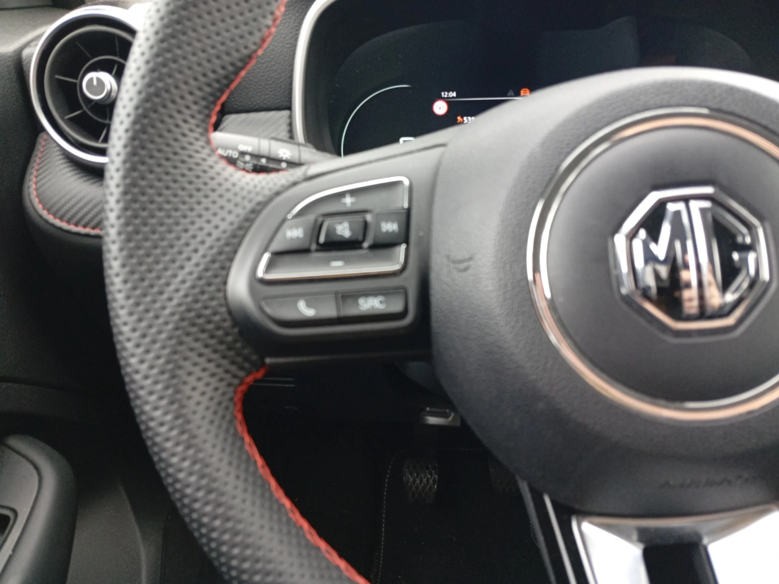 MG Zs 1.5 LUXURY - Foto 12