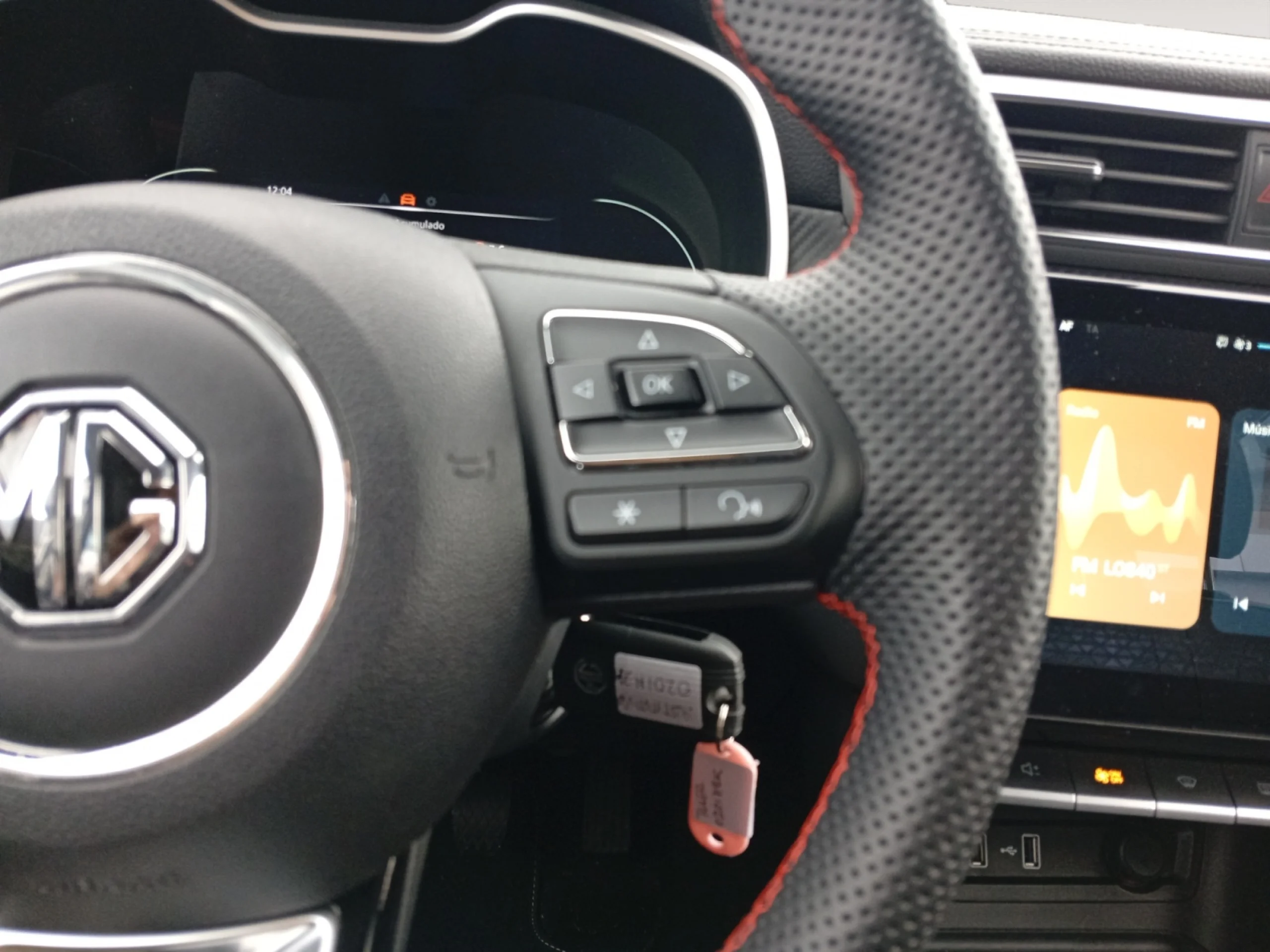 MG Zs 1.5 LUXURY - Foto 13