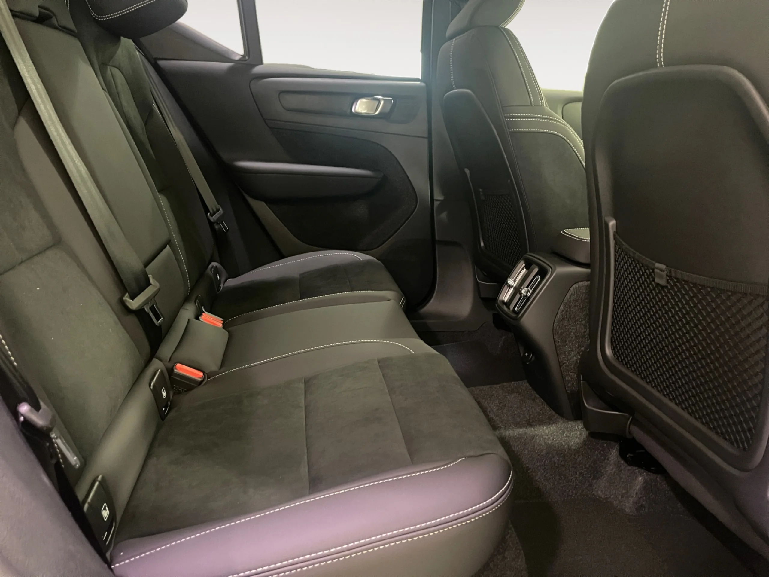 VOLVO XC40 2.0 B3 G BLACK EDITION ULTRA AUTO - Foto 6