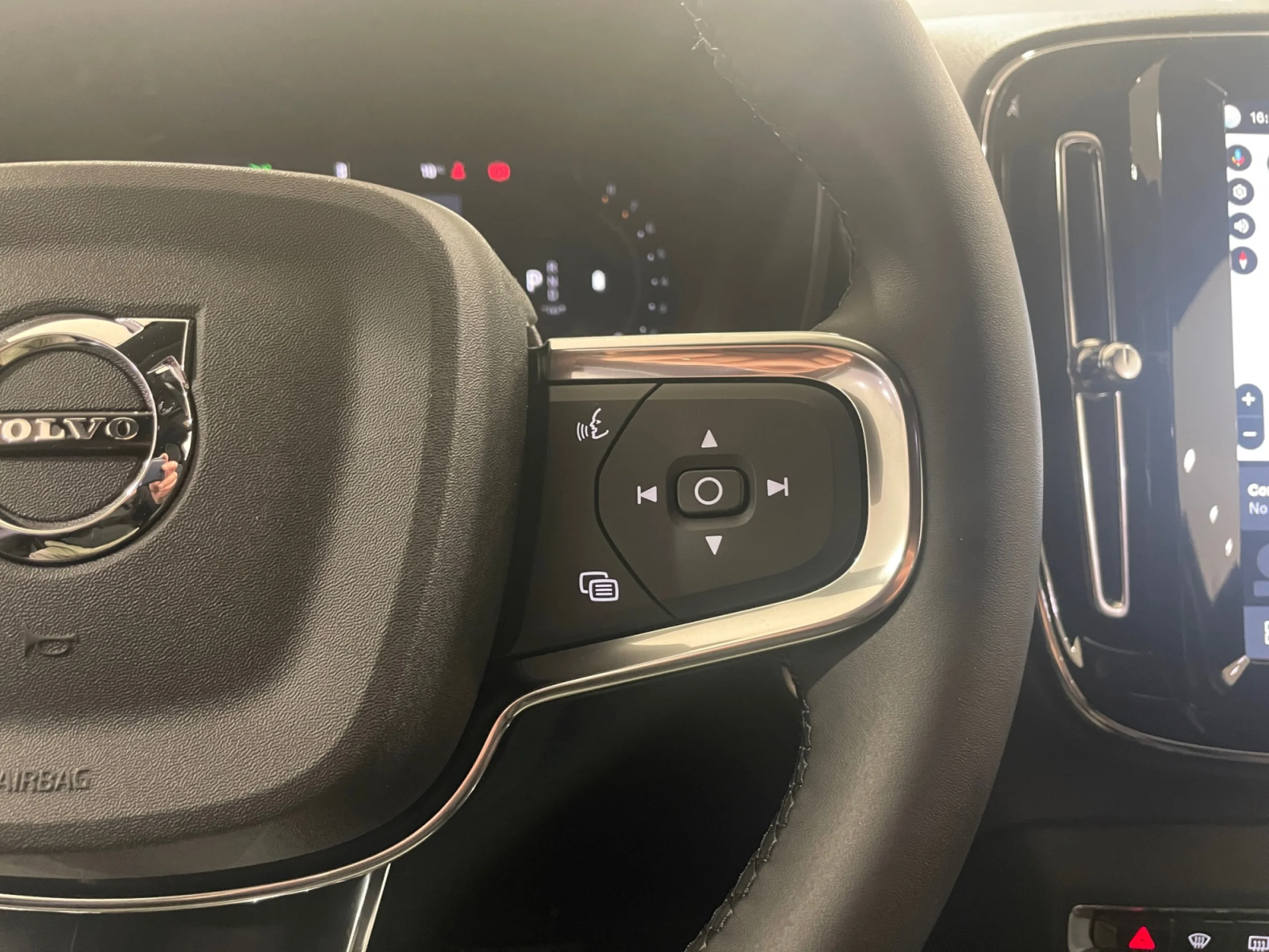 VOLVO XC40 2.0 B3 G BLACK EDITION ULTRA AUTO - Foto 15