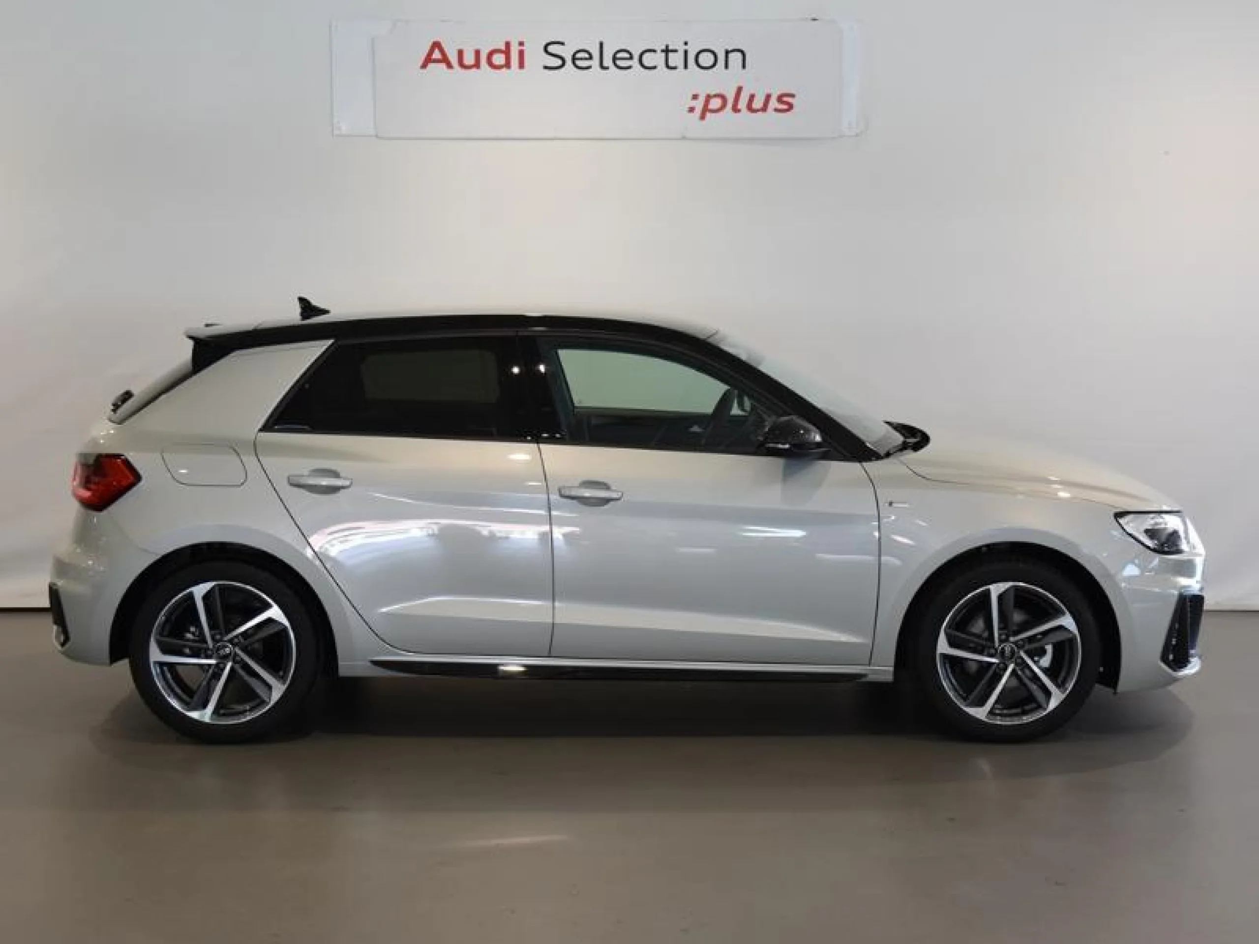 AUDI A1 SPORTBACK ADRENAL BLACK 30TFSI 85KW S TR - Foto 3