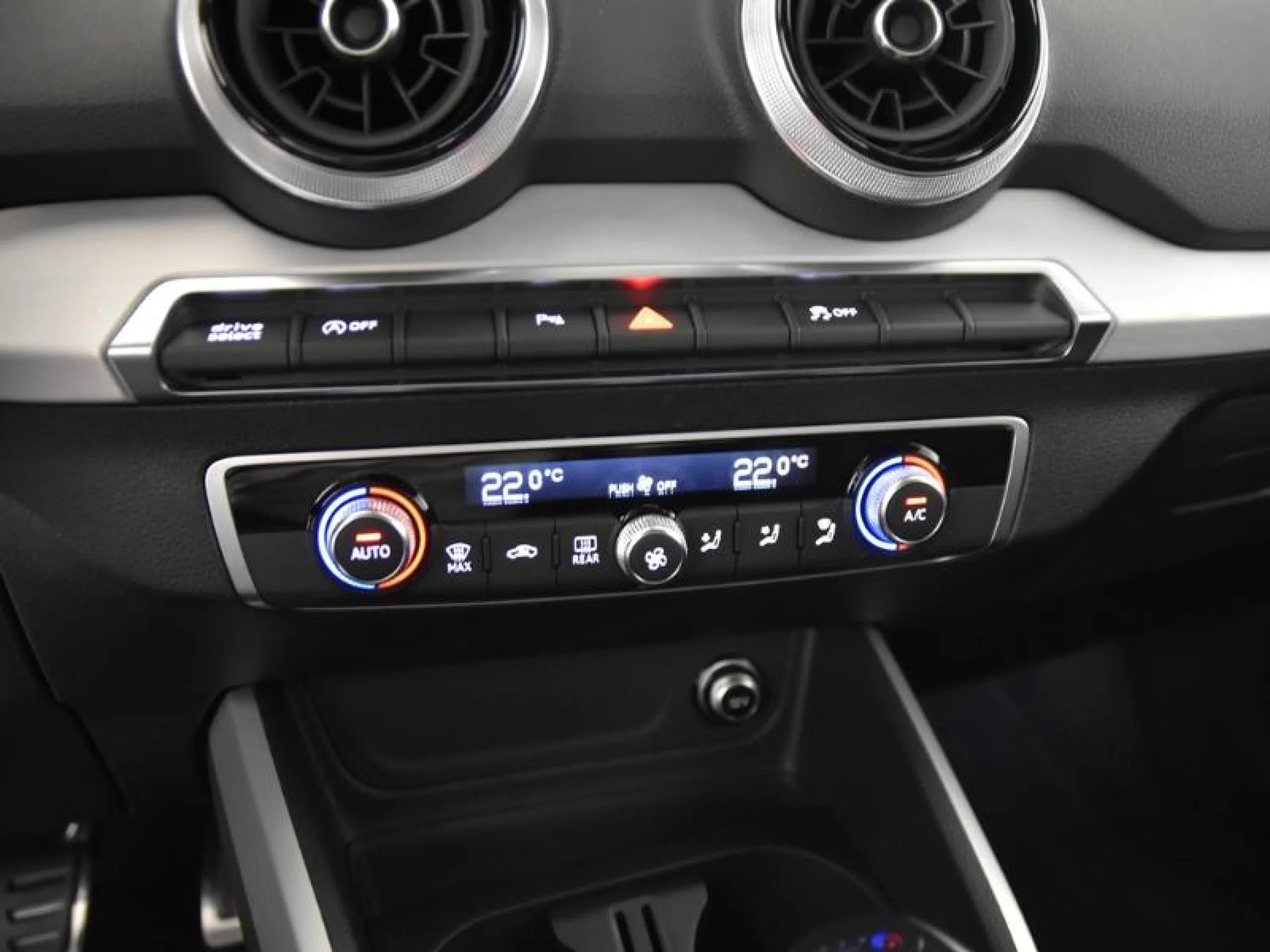 AUDI Q2 ADRENALIN 35 TDI 110KW (150CV) S TRONIC - Foto 12