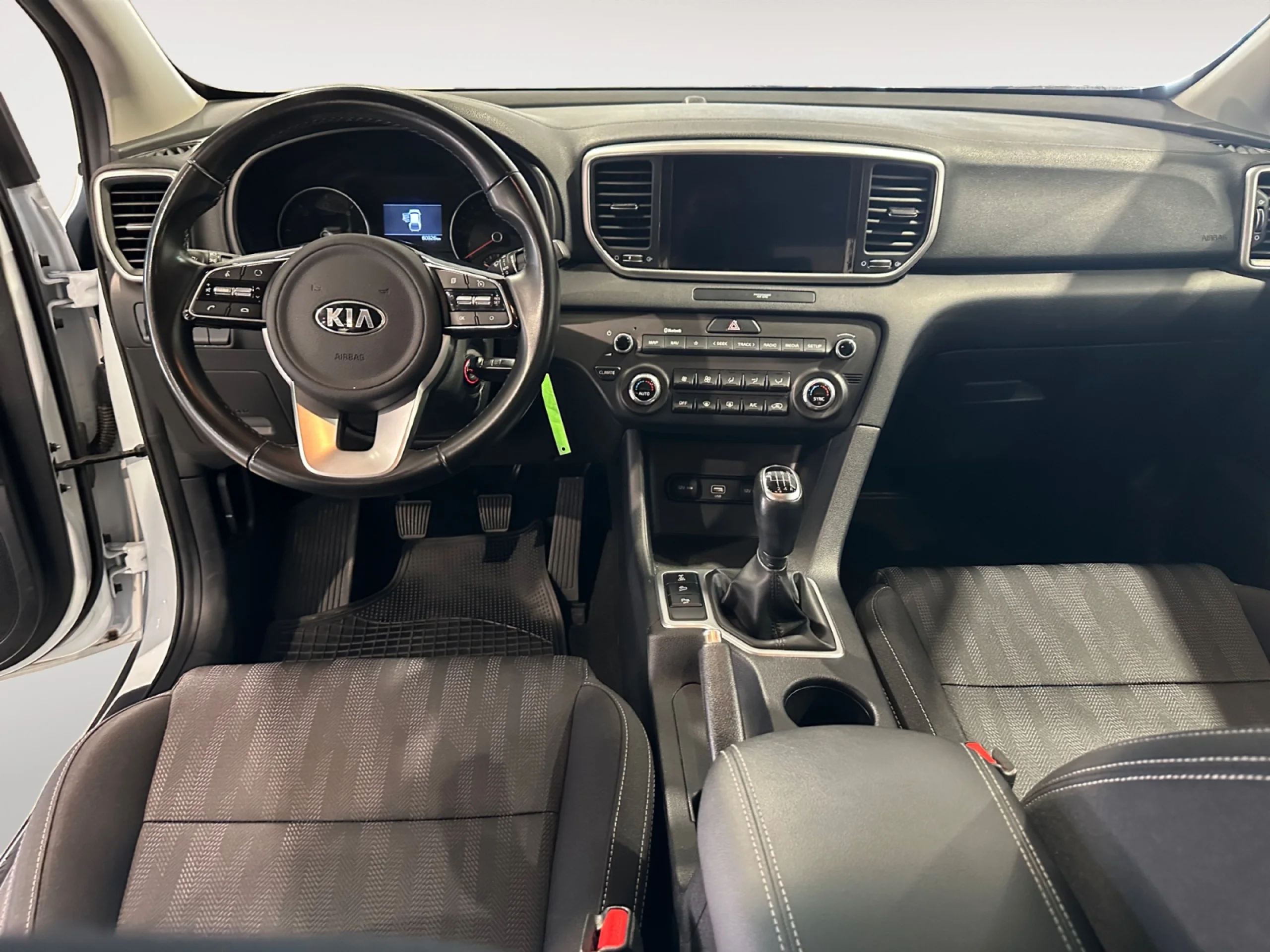 KIA SPORTAGE 1.6 MHEV BUSINESS 100KW (136CV) 4X4 - Foto 4