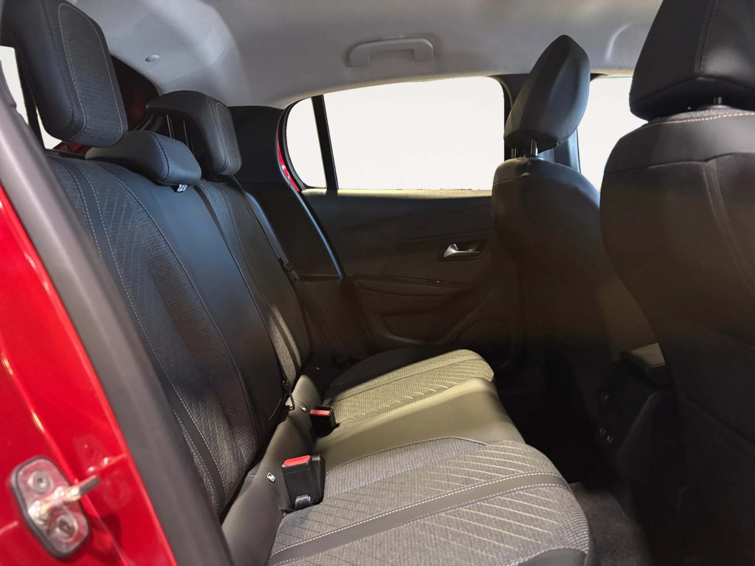 PEUGEOT 208 ALLURE HYBRID 110 EDCS6 - Foto 6