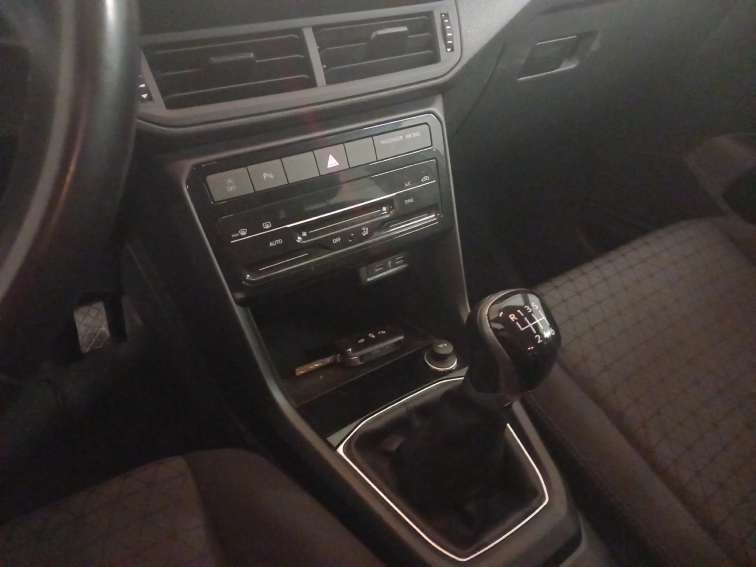 VOLKSWAGEN T CROSS ADVANCE 1.0 TSI 81KW (110CV) - Foto 14