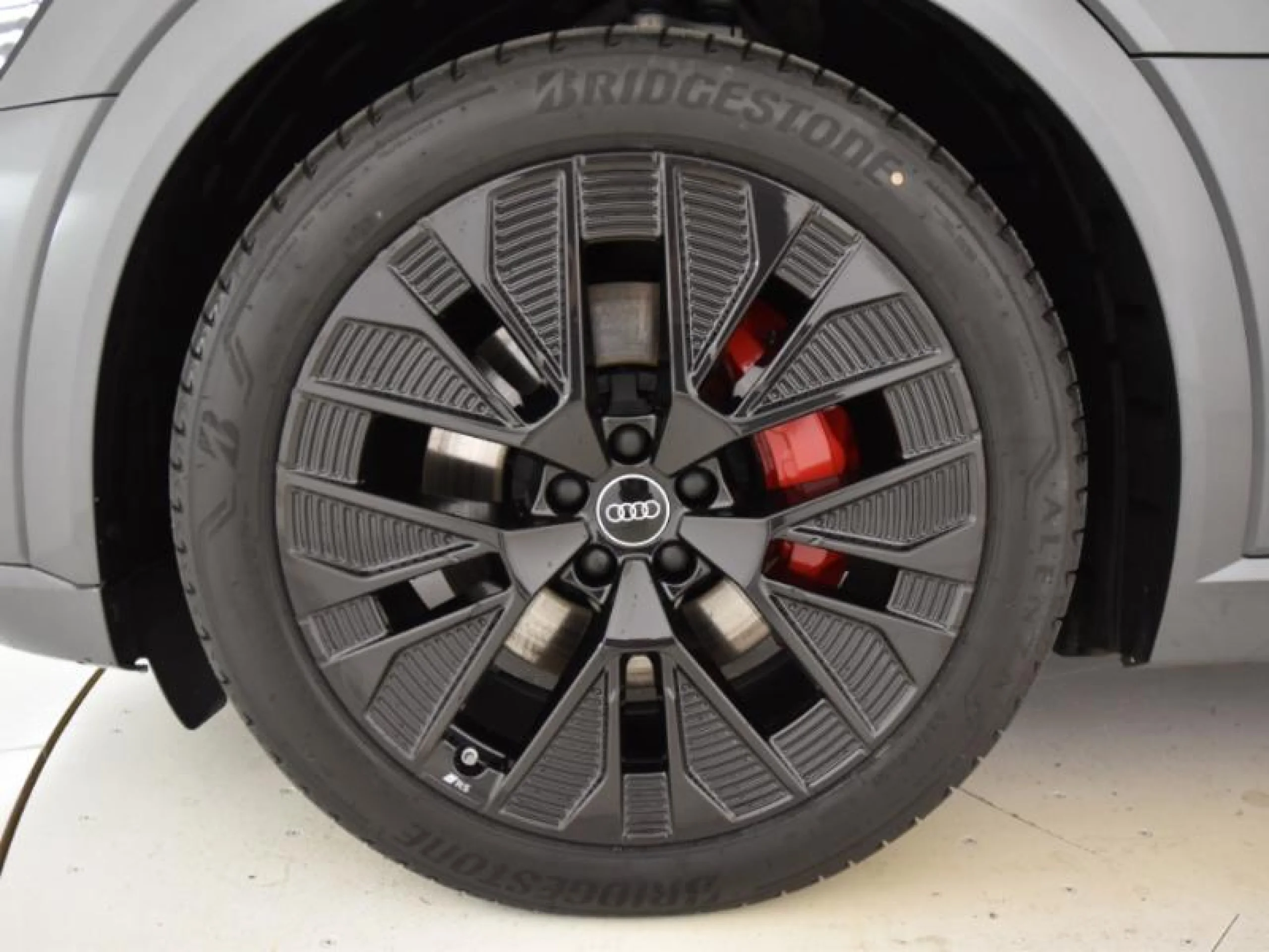 AUDI Q8 ETRON SPORTBACK - Foto 8