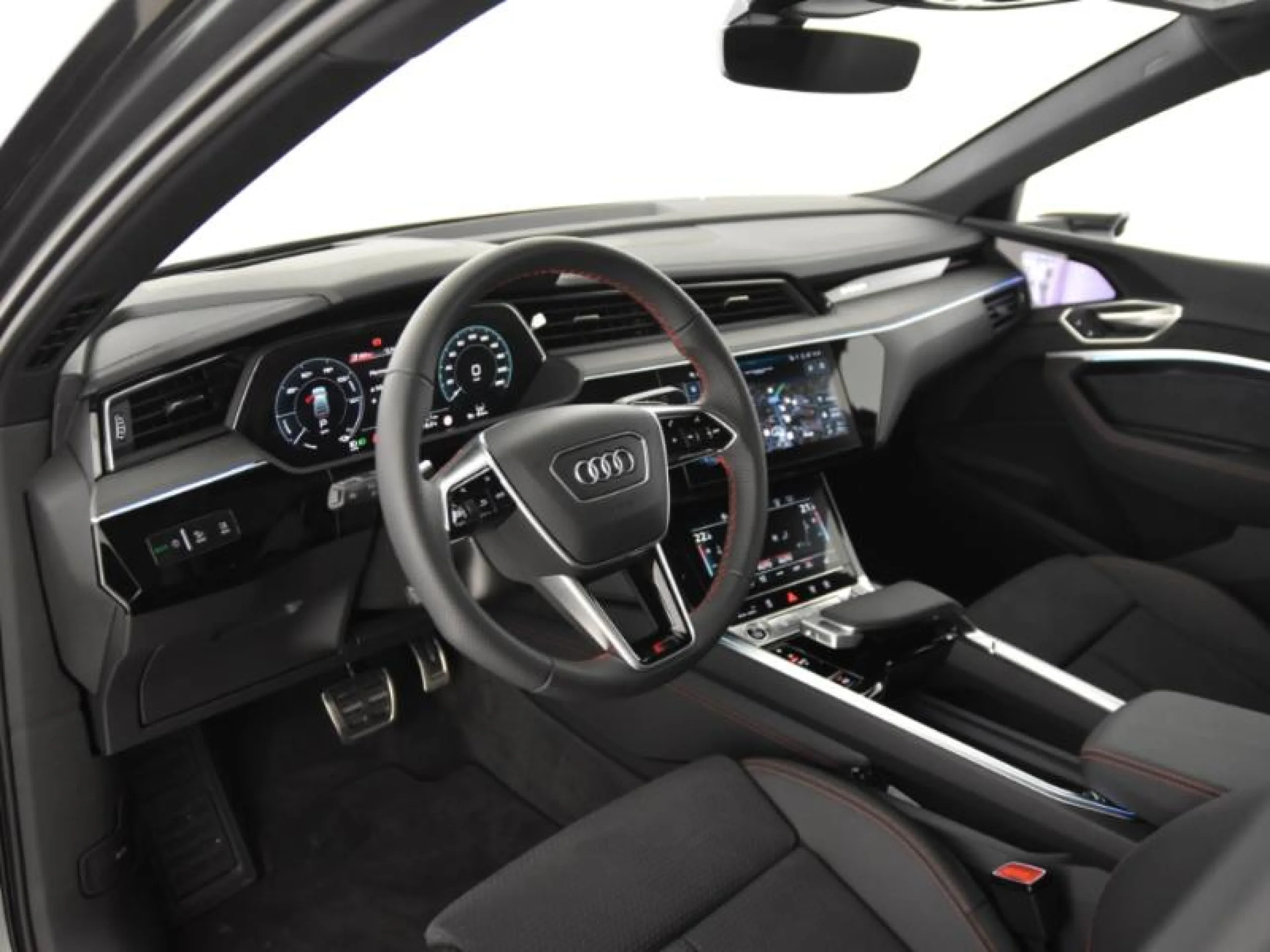 AUDI Q8 ETRON SPORTBACK - Foto 12