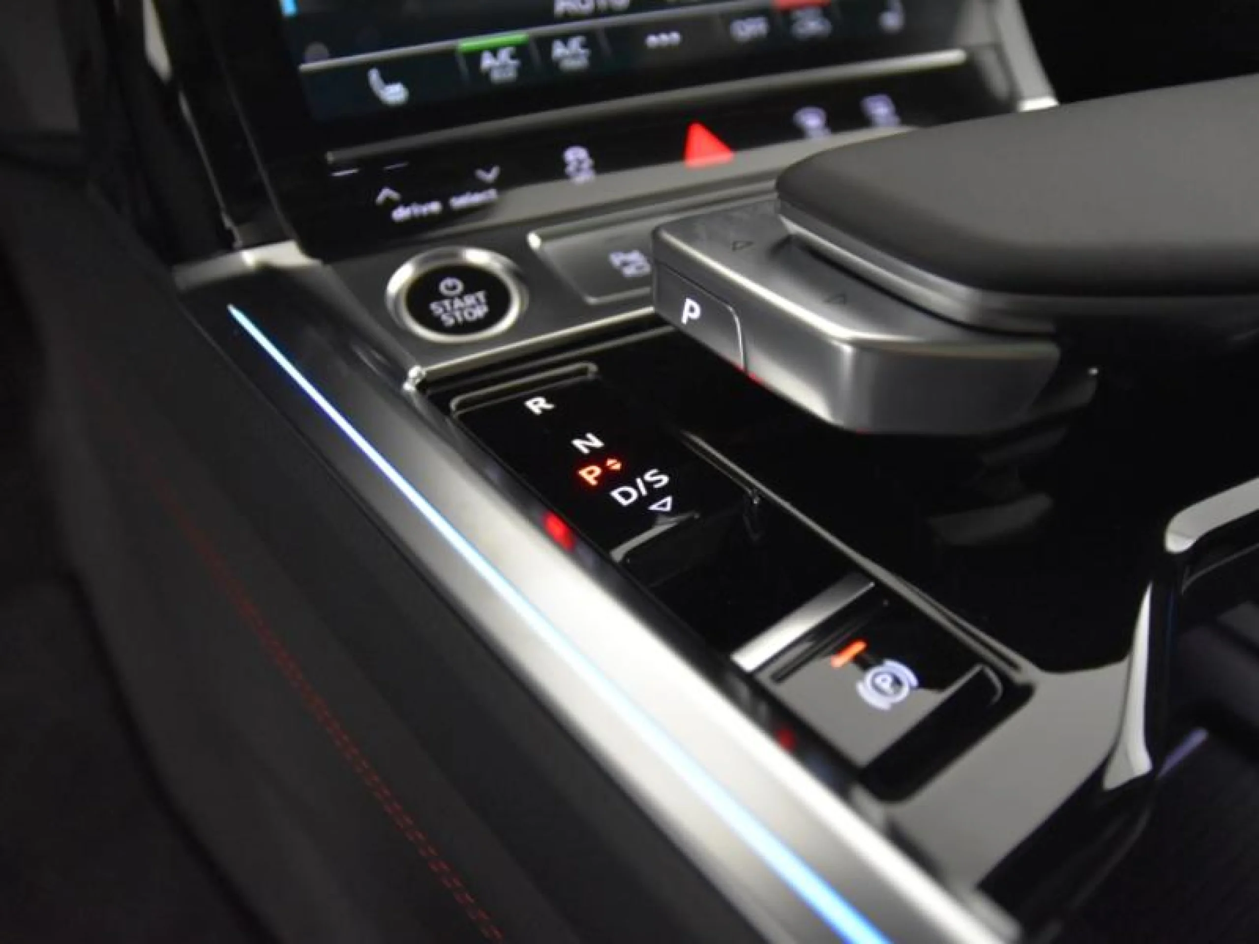 AUDI Q8 ETRON SPORTBACK - Foto 16